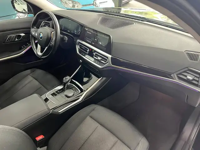 BMW 3 Series view 14