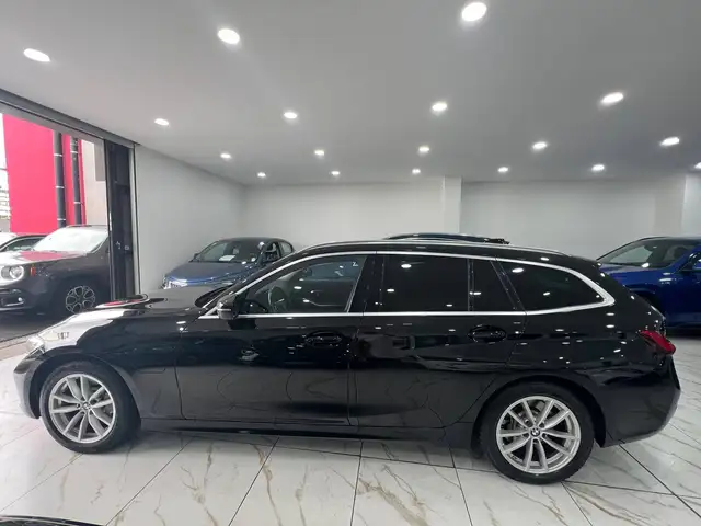 BMW 3 Series view 3