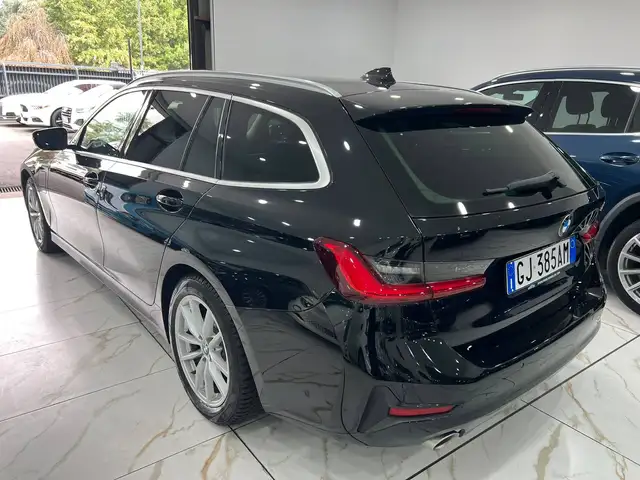BMW 3 Series view 4