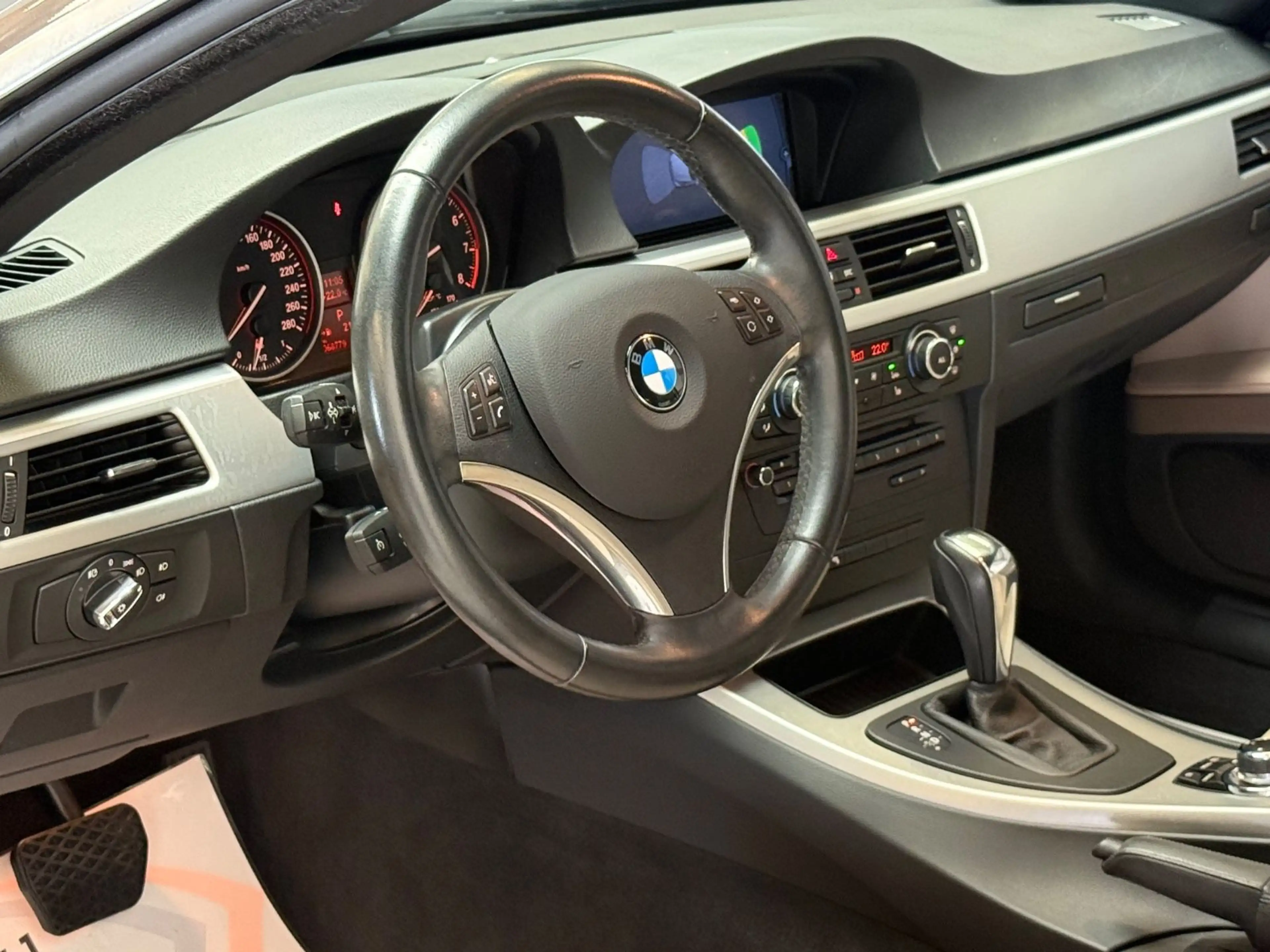 BMW 325 i Cabrio Aut NAVI/LEDER/XENON/PDC/SHZ/2.HAND — photo 12
