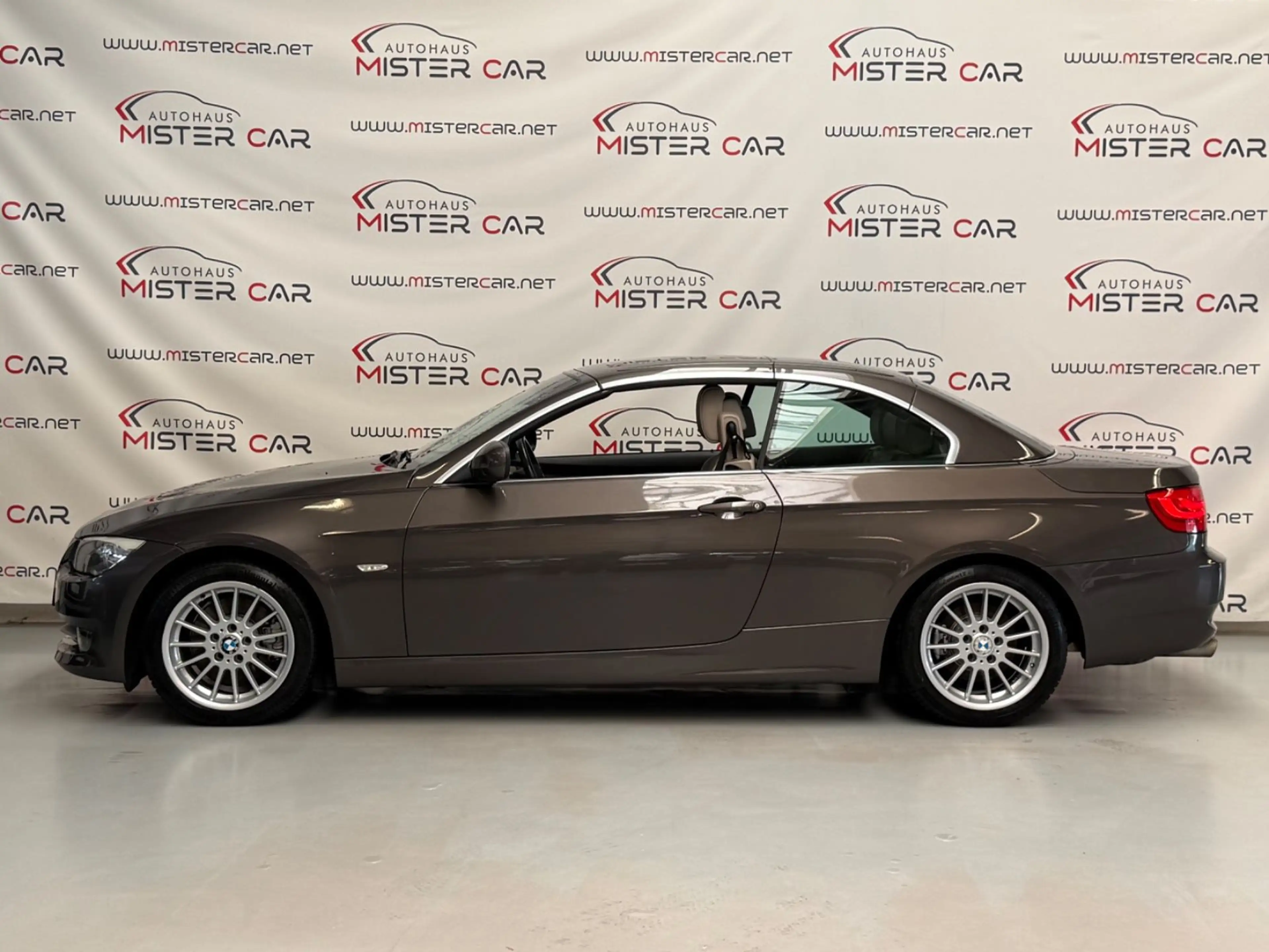 BMW 325 i Cabrio Aut NAVI/LEDER/XENON/PDC/SHZ/2.HAND — photo 2