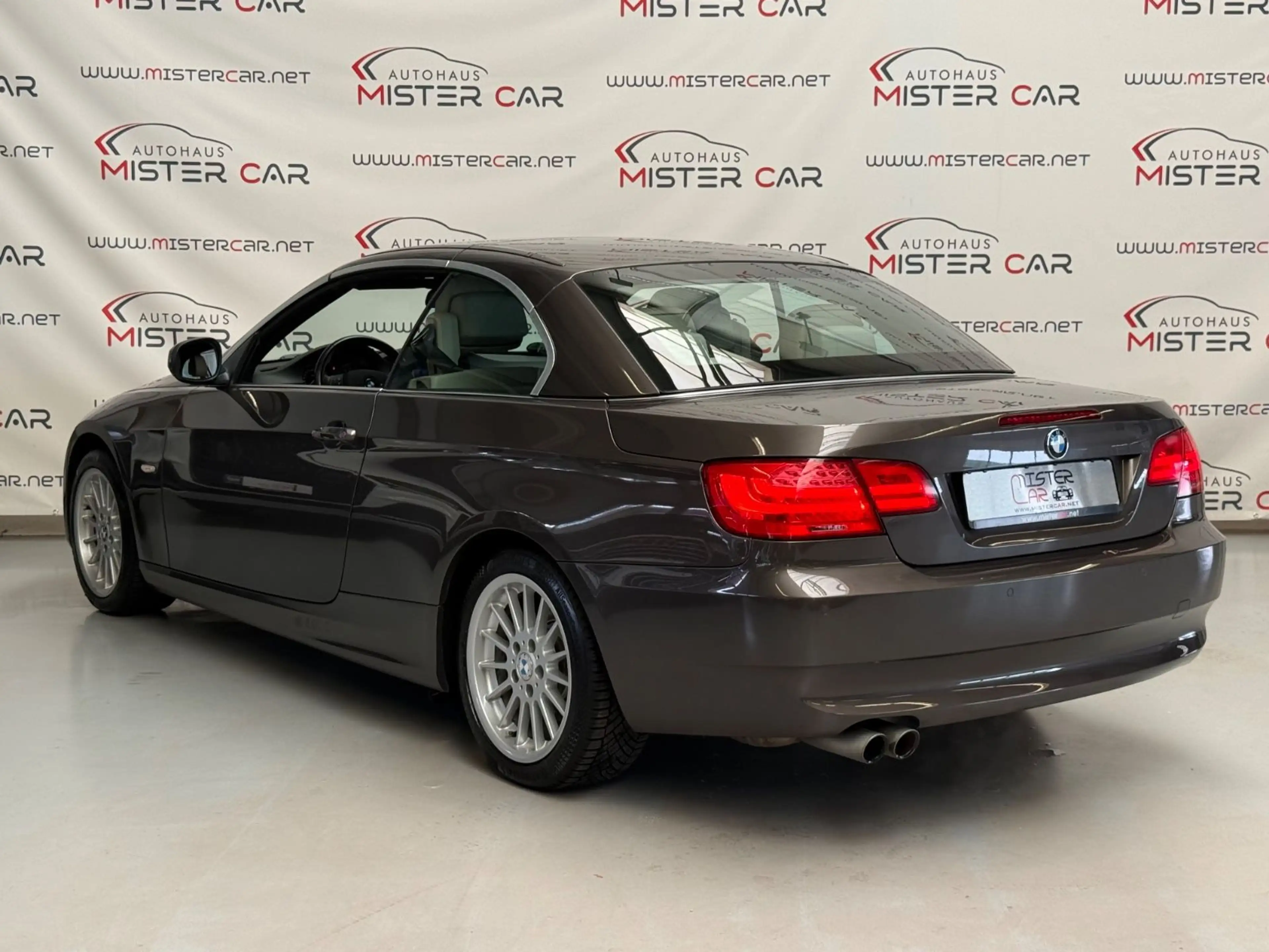 BMW 325 i Cabrio Aut NAVI/LEDER/XENON/PDC/SHZ/2.HAND — photo 3