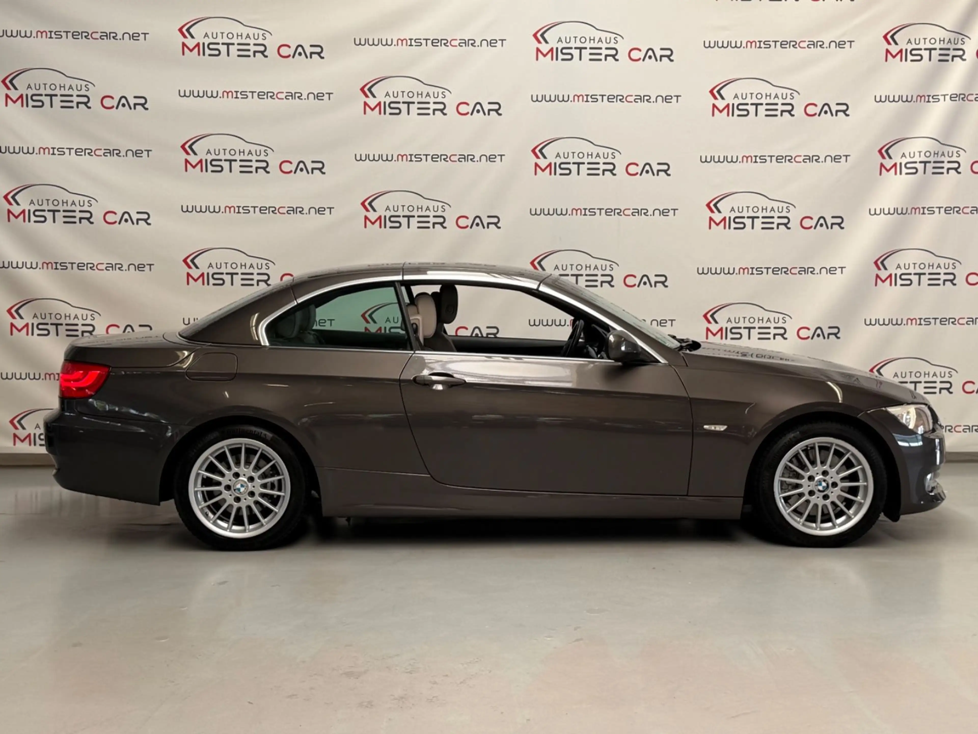 BMW 325 i Cabrio Aut NAVI/LEDER/XENON/PDC/SHZ/2.HAND — photo 5