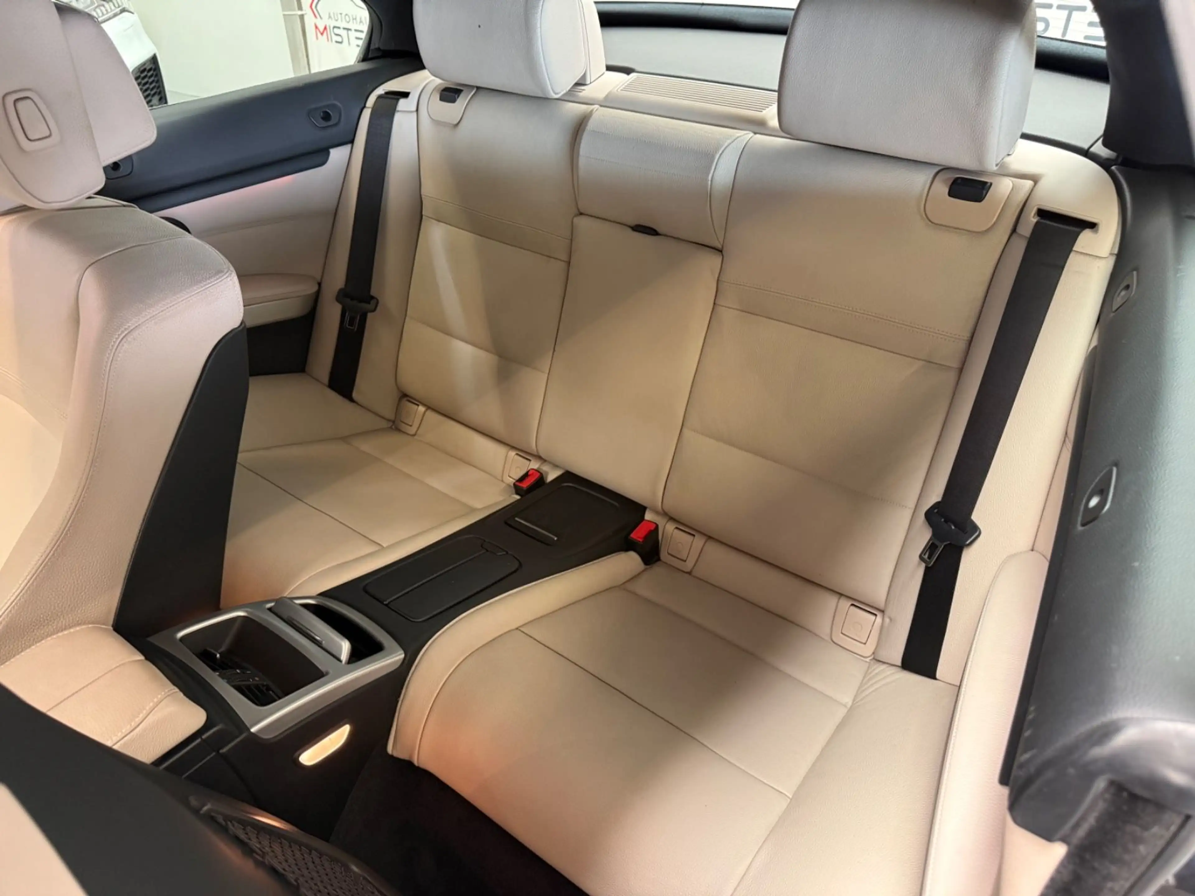 BMW 325 i Cabrio Aut NAVI/LEDER/XENON/PDC/SHZ/2.HAND — photo 14