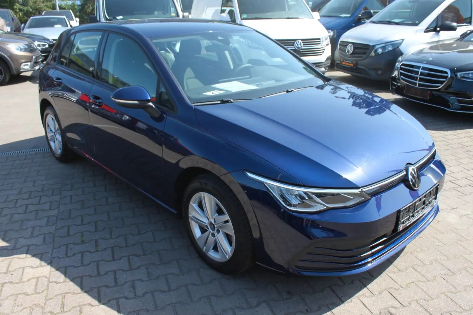 Volkswagen Golf VIII Lim. Life eTSI Blau - 2