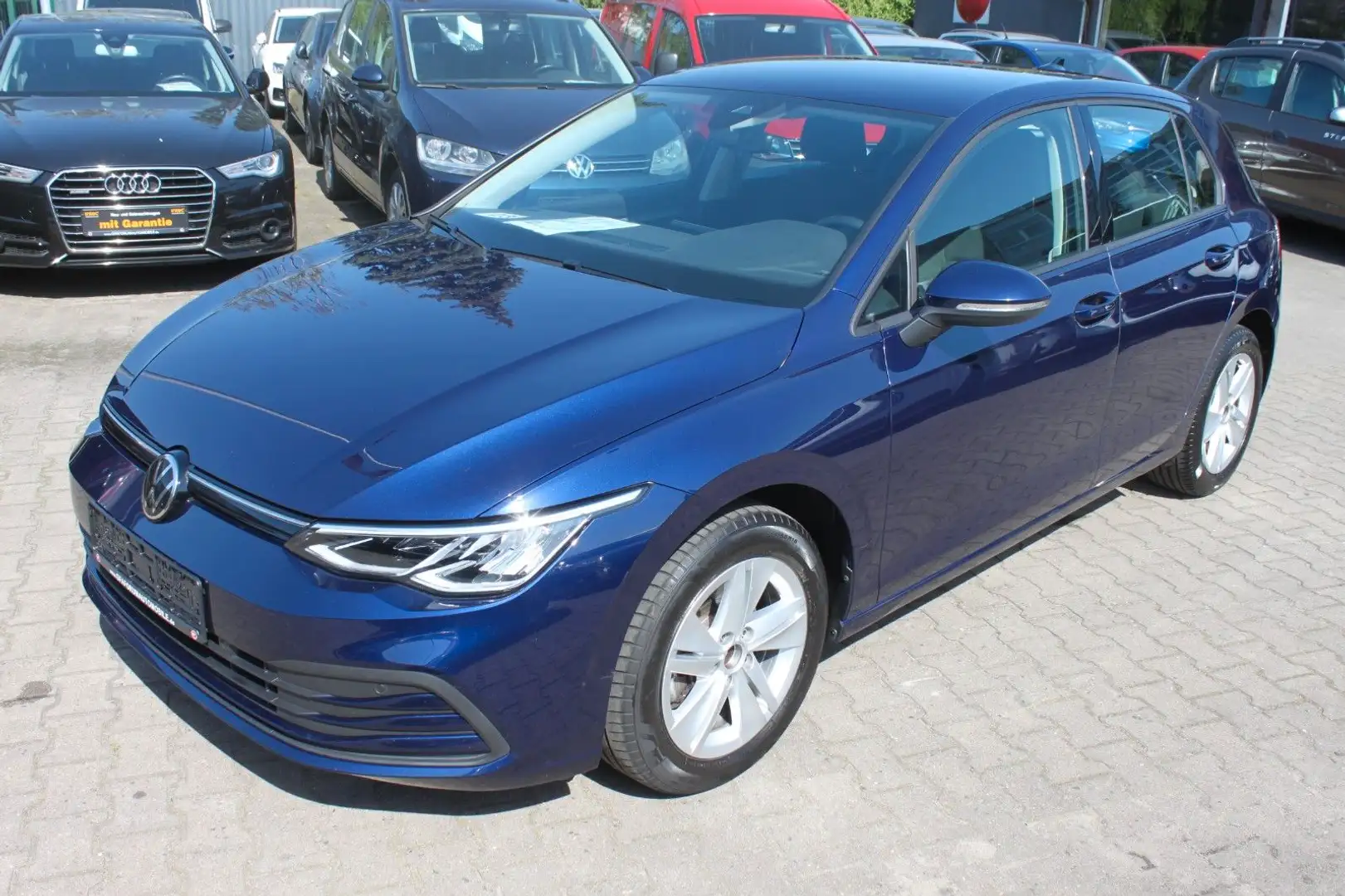 Volkswagen Golf VIII Lim. Life eTSI Blau - 1