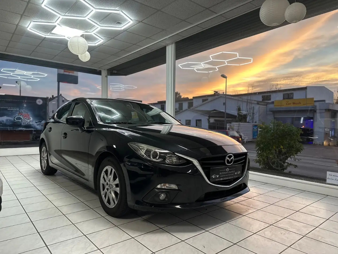 Mazda 3 Lim. 2.0 Center-Line Navi AHK Scheckheft Schwarz - 1