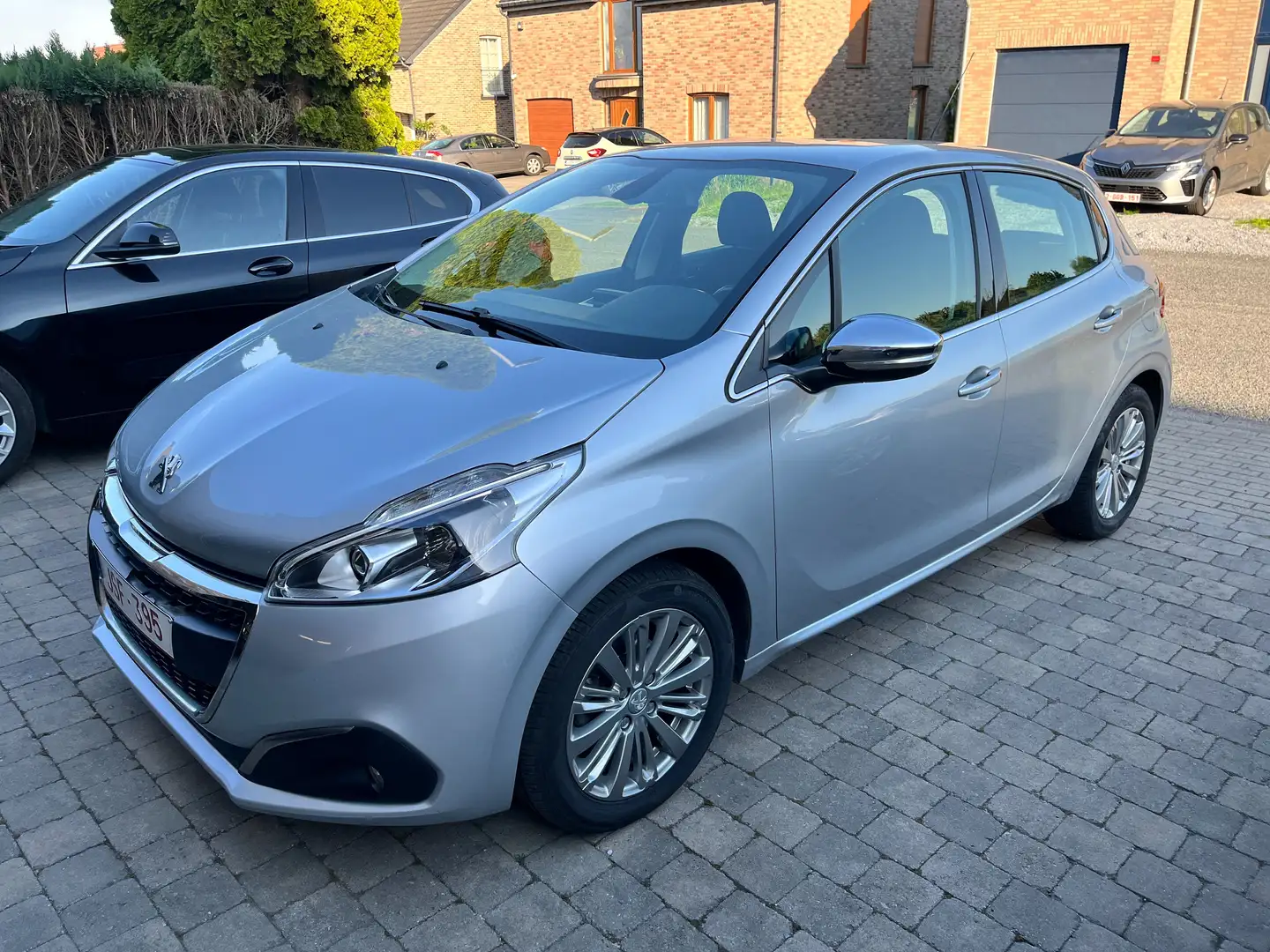 Peugeot 208 Facelift Allure 110cv Carplay, Caméra - Top Argent - 2