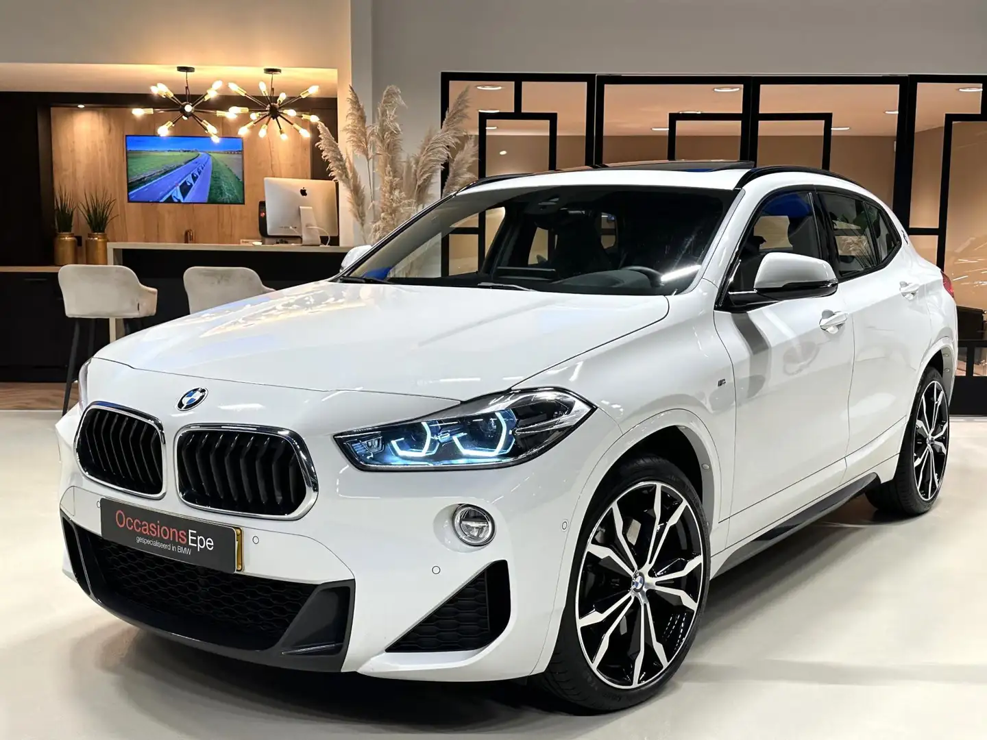 BMW X2 Sdrive 20i M-Sport Shadowline M-Stoel Pano Headup Weiß - 1