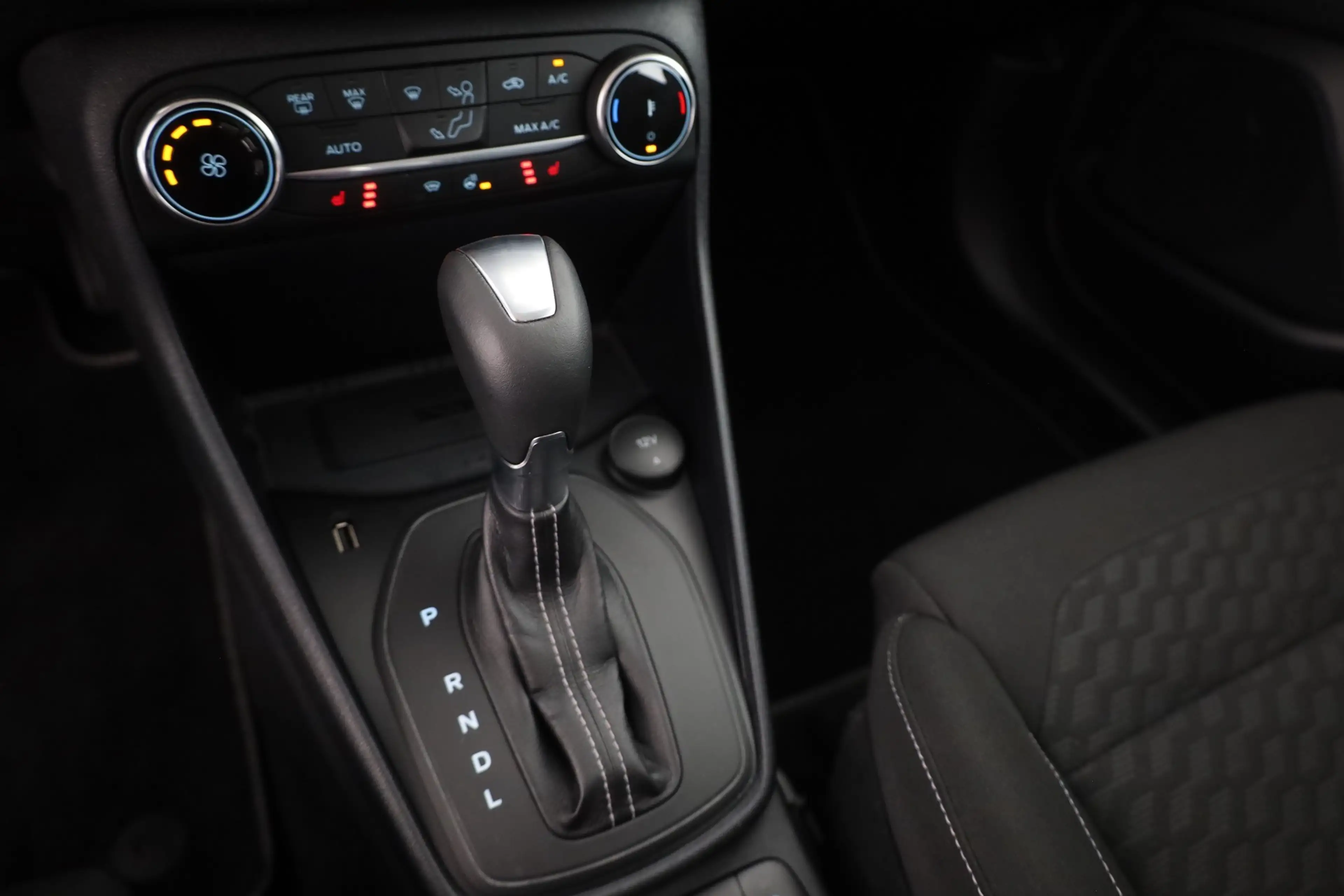Ford Fiesta 1.0 M-Hybrid Titanium LED Navi Tempomat — photo 13