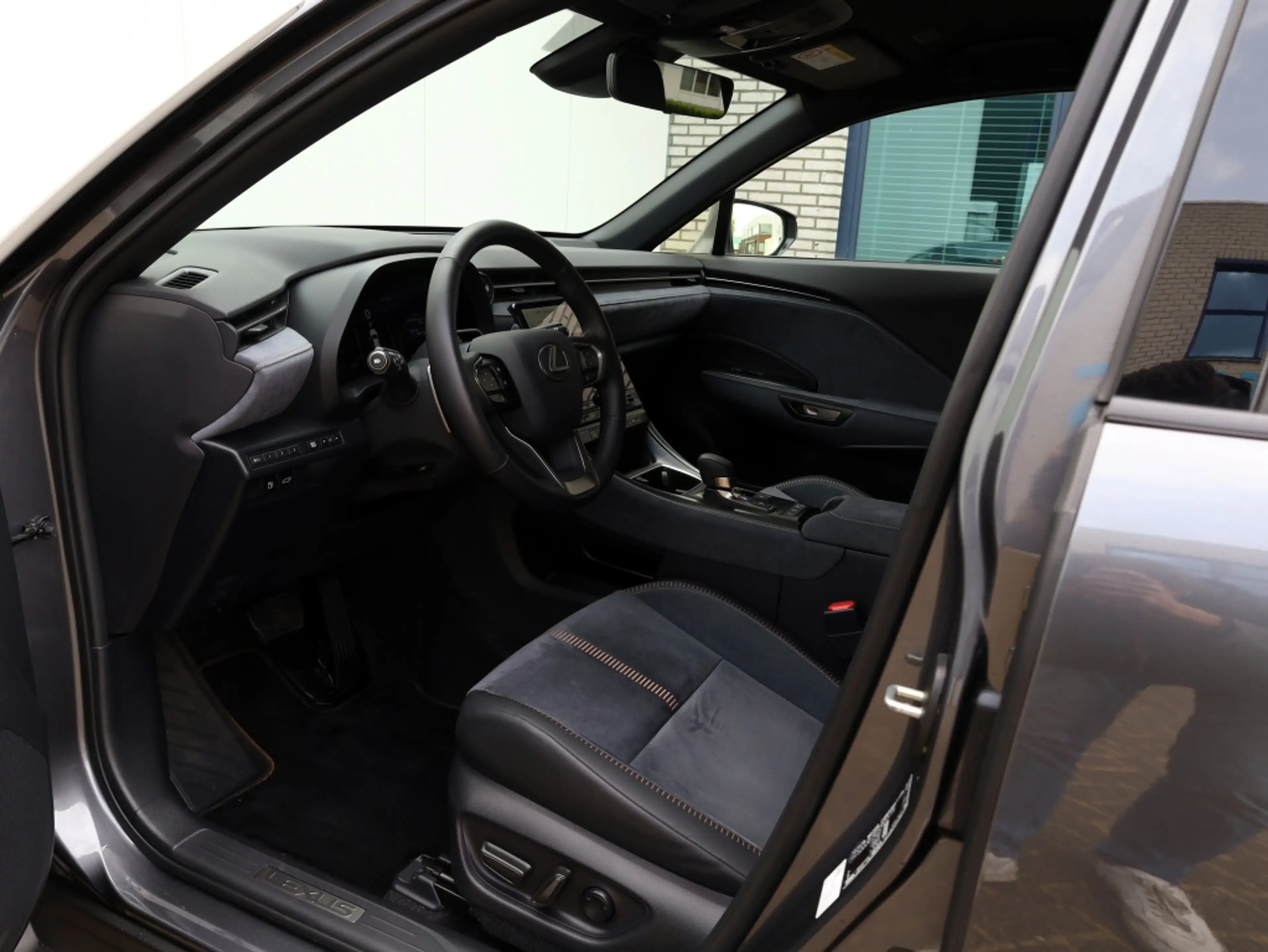 Lexus LBX Cool 2WD | Advanced Pack | Mark Levinson | 360 Cam — photo 3