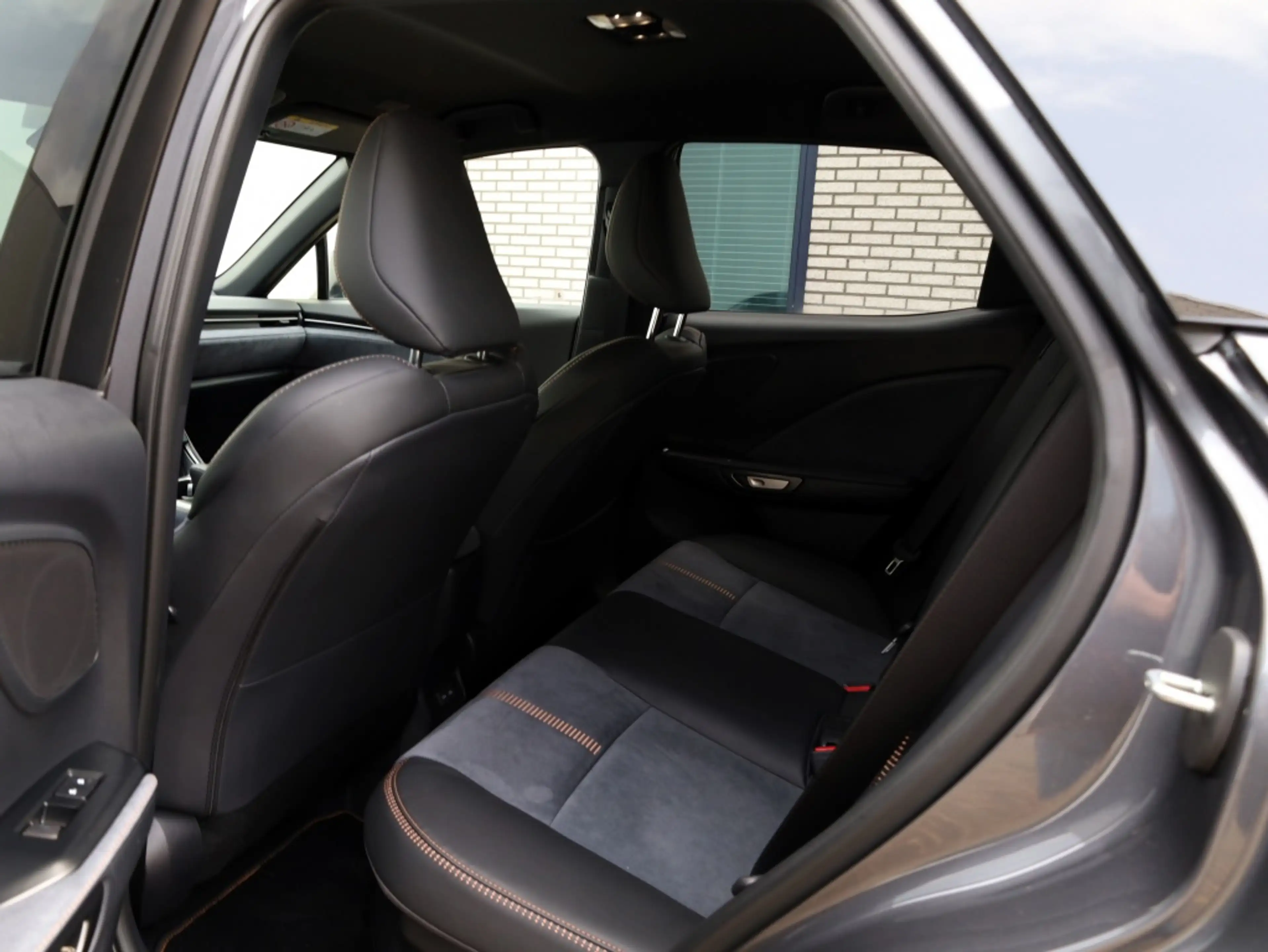 Lexus LBX Cool 2WD | Advanced Pack | Mark Levinson | 360 Cam — photo 12