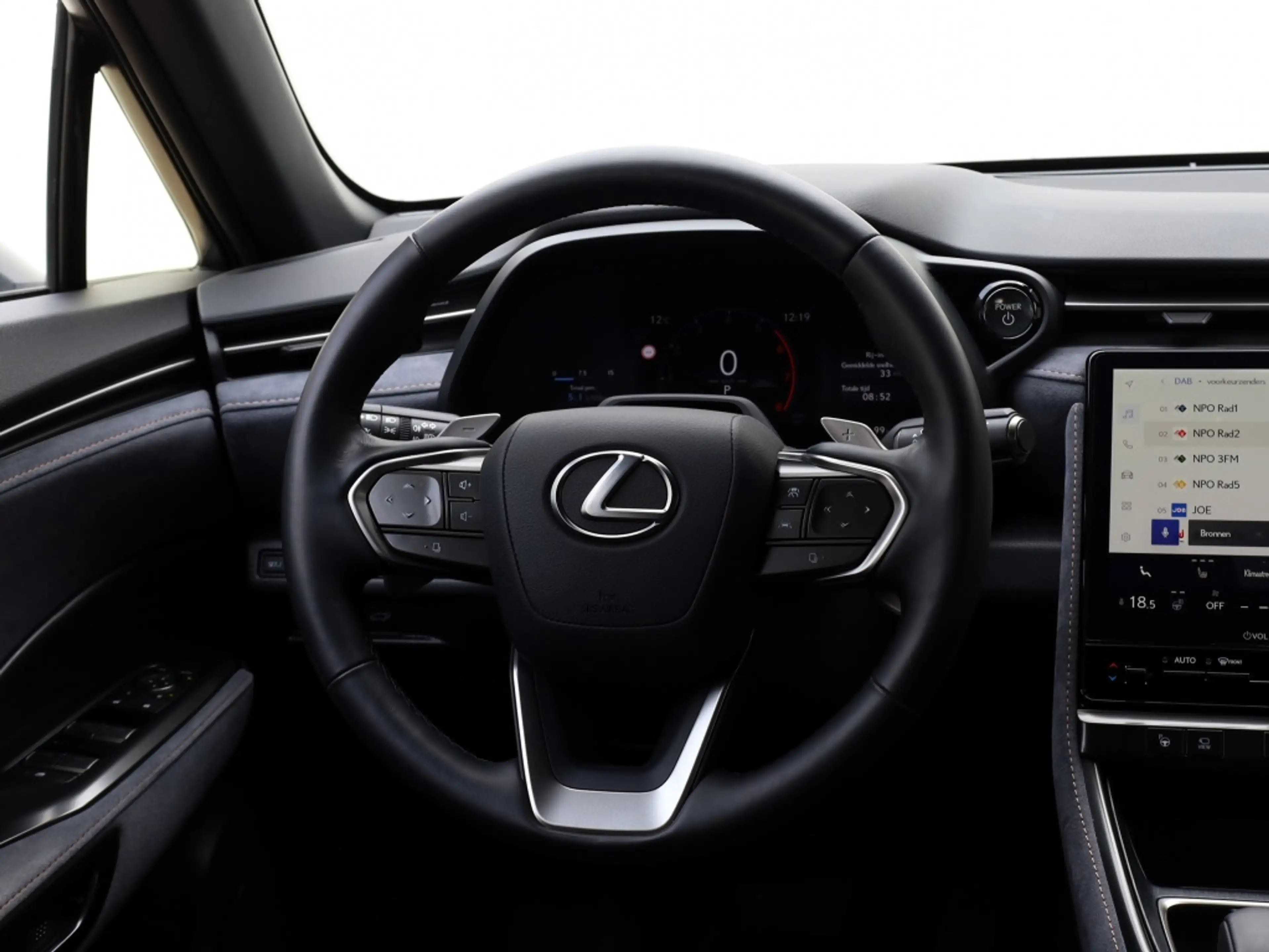 Lexus LBX Cool 2WD | Advanced Pack | Mark Levinson | 360 Cam — photo 26