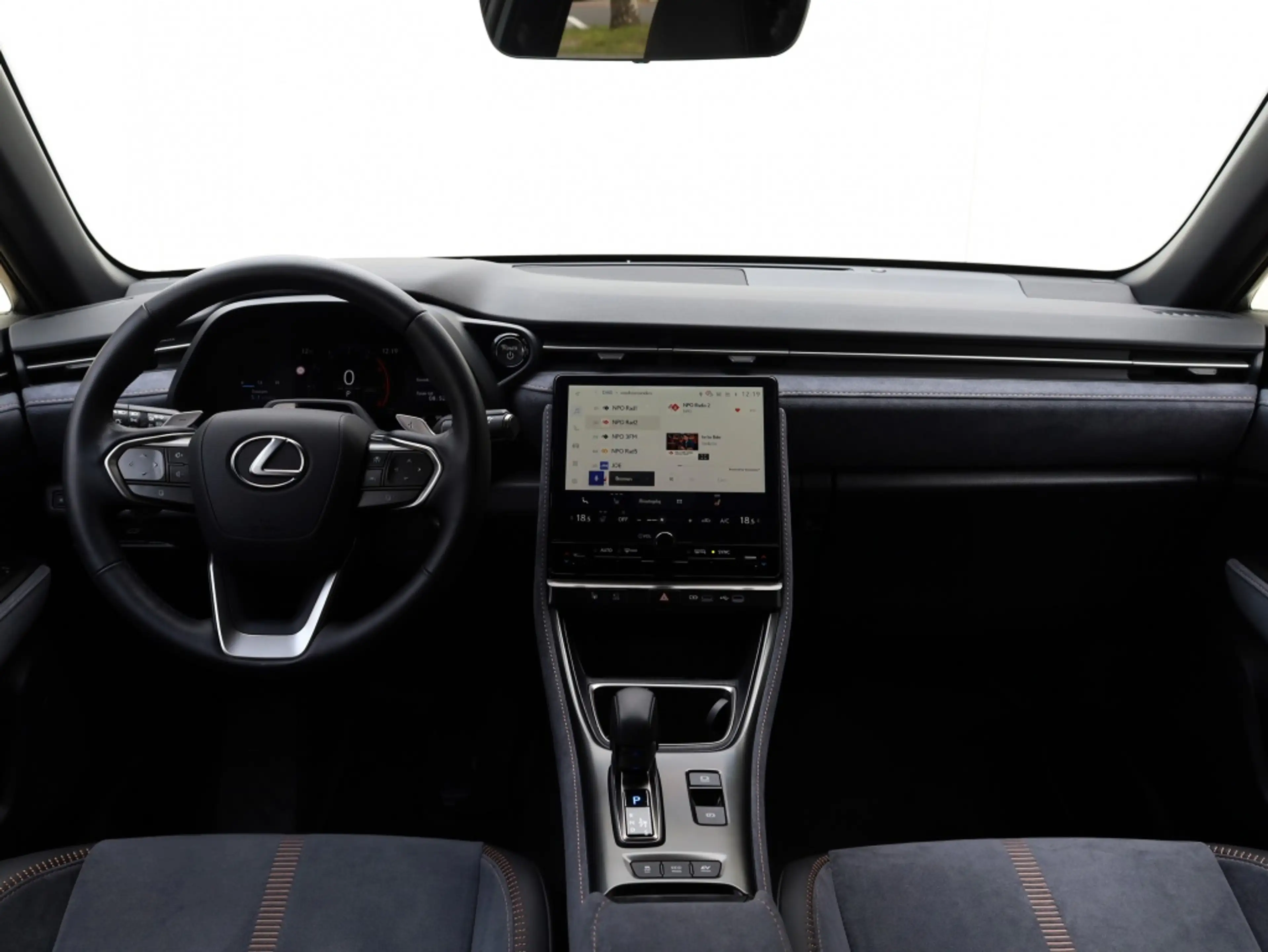 Lexus LBX Cool 2WD | Advanced Pack | Mark Levinson | 360 Cam — photo 14