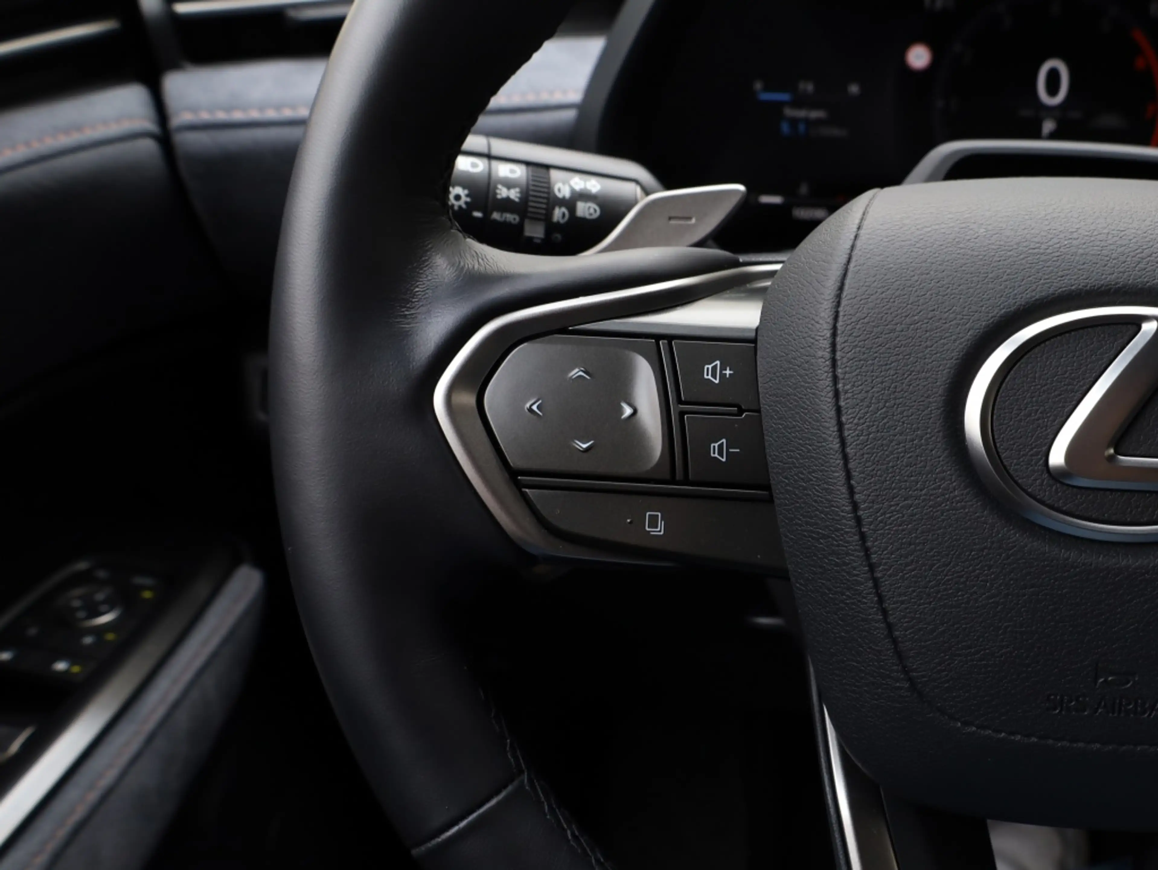Lexus LBX Cool 2WD | Advanced Pack | Mark Levinson | 360 Cam — photo 27