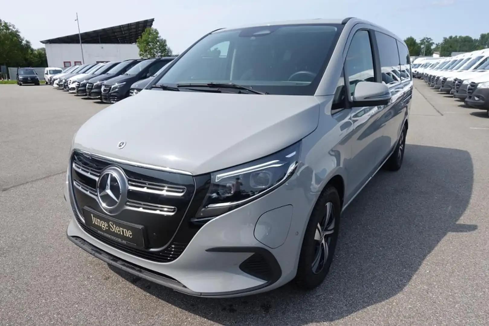 Mercedes-Benz EQV 300 lang 7-Sitzer Distronic+360°Kamera Grau - 2