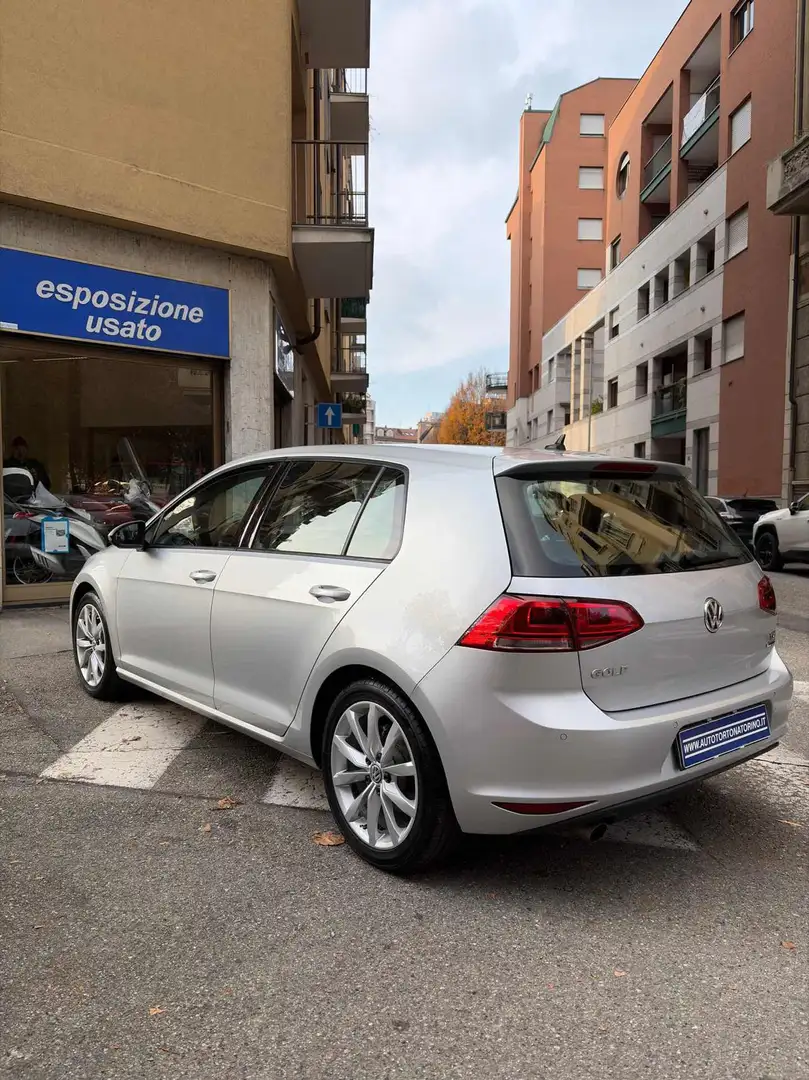 Volkswagen Golf 1.6 TDI 110 CV 5p. Highline BluMotion Techngy Grau - 2