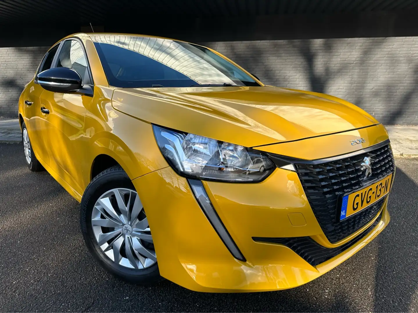 Peugeot 208 1.2 PureTech Like Amarillo - 1