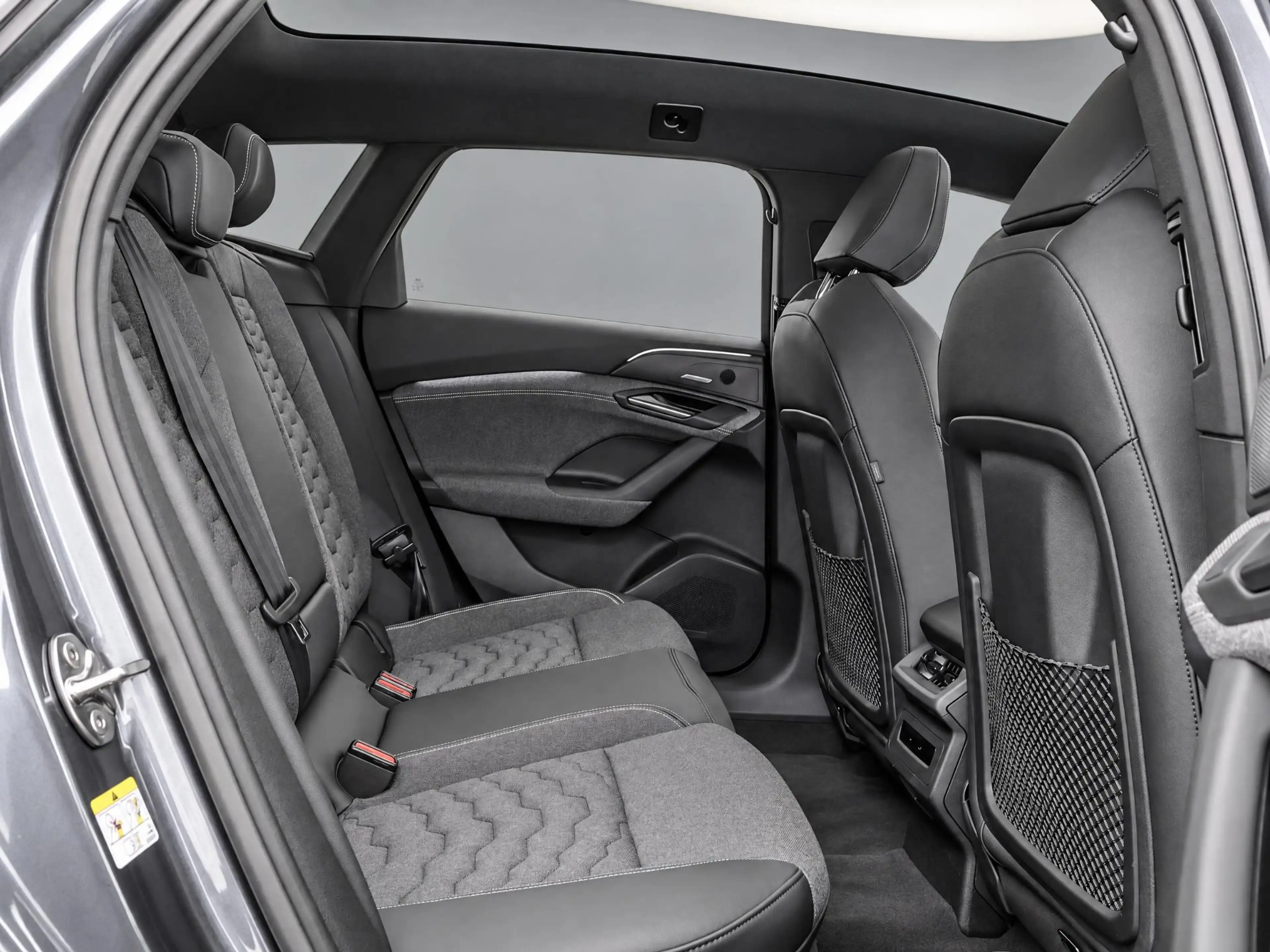 Audi A6 e-tron Avant edition 83 kWh 286pk · 98,1% · Panoramadak · — photo 14