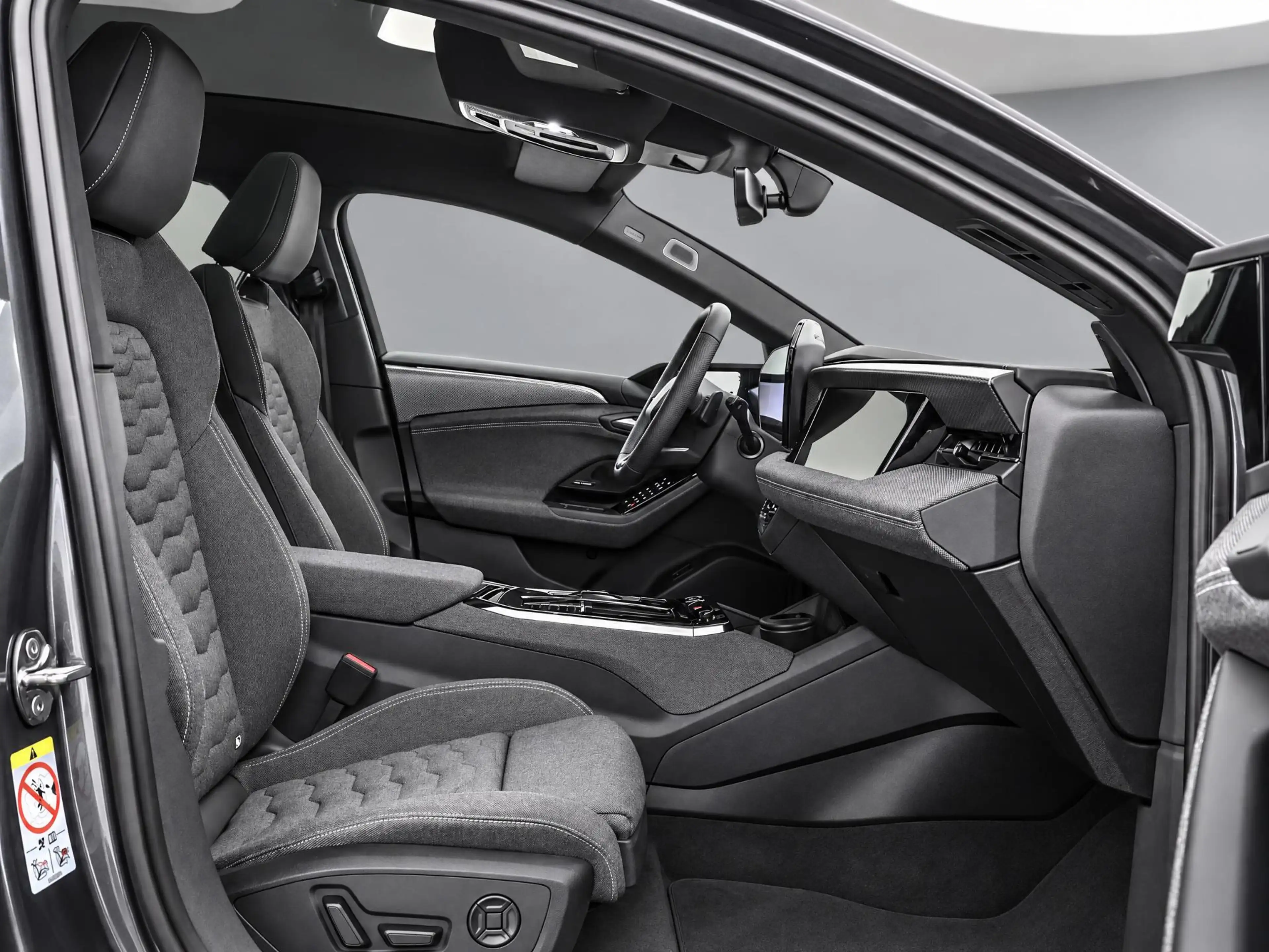 Audi A6 e-tron Avant edition 83 kWh 286pk · 98,1% · Panoramadak · — photo 13