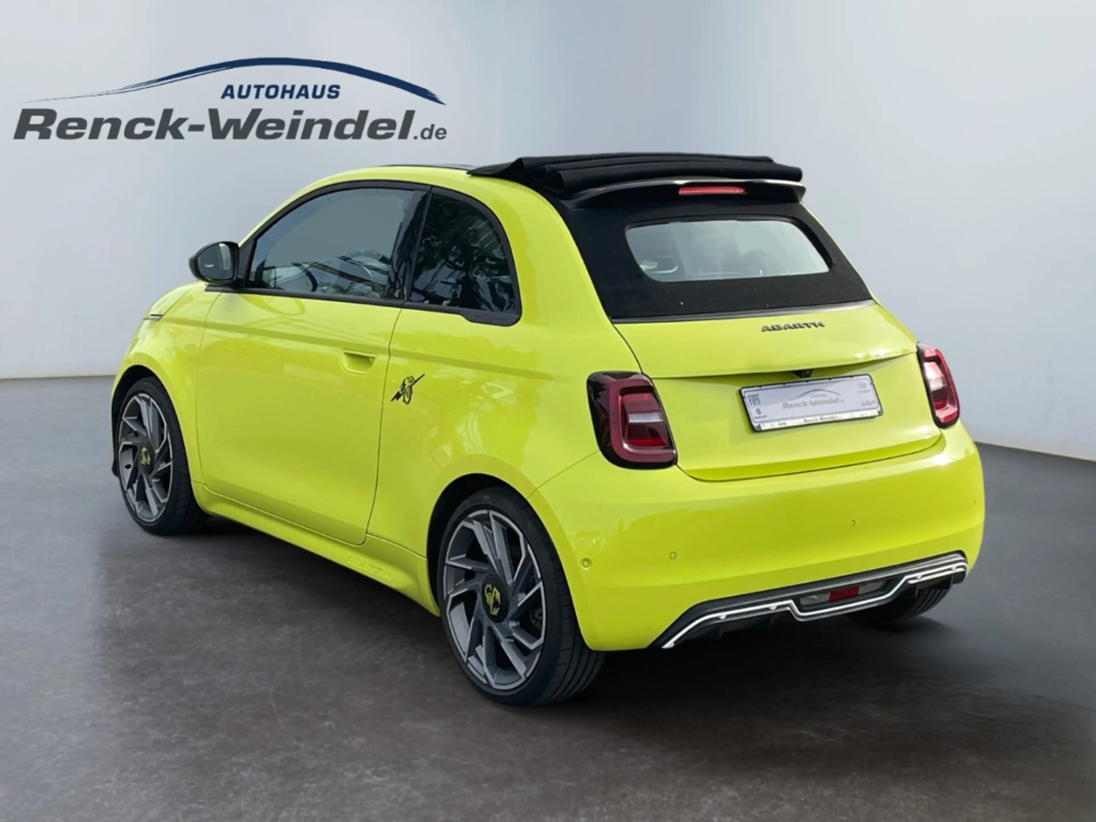 Abarth 500e Cabrio Scorpionissima Klimaautom Temp PDCv+h 360 K — photo 3