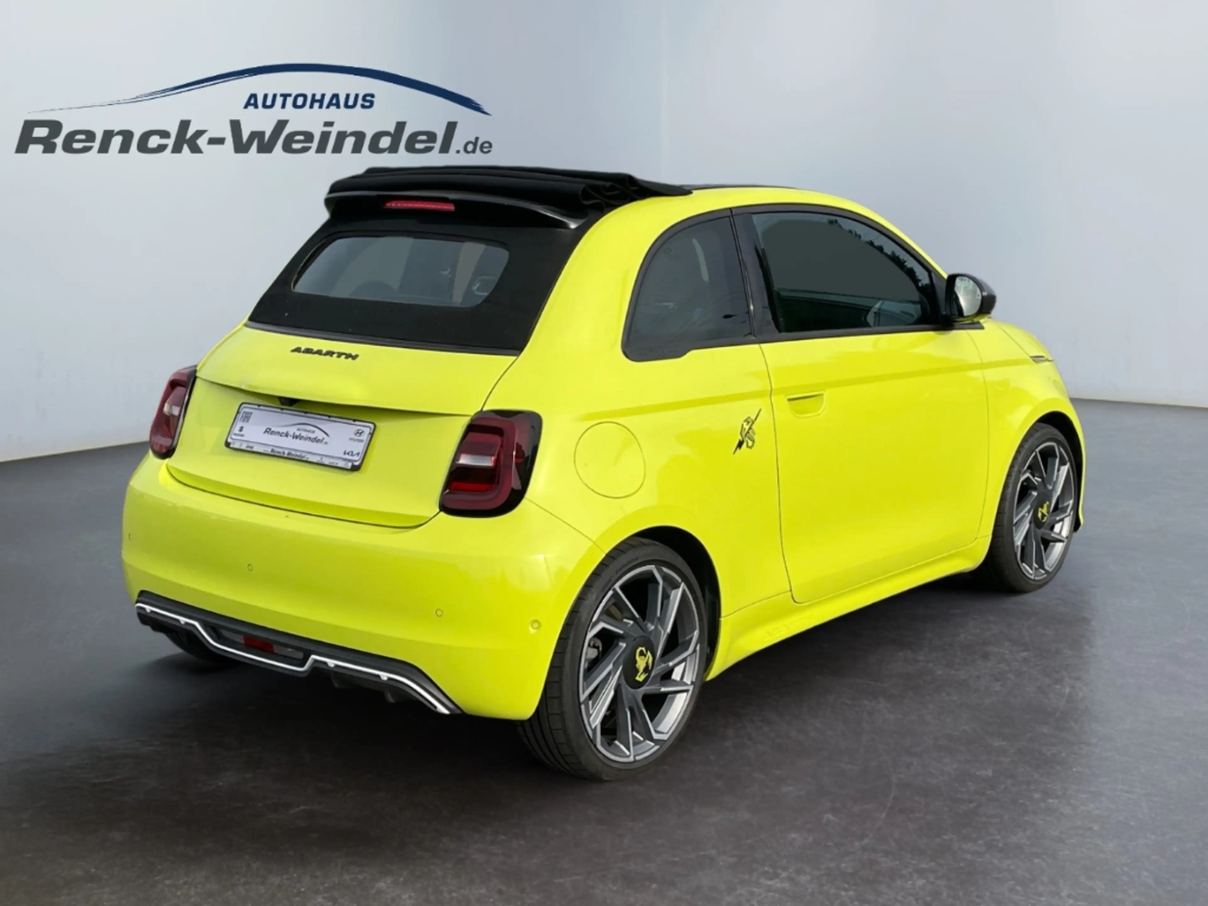 Abarth 500e Cabrio Scorpionissima Klimaautom Temp PDCv+h 360 K — photo 5