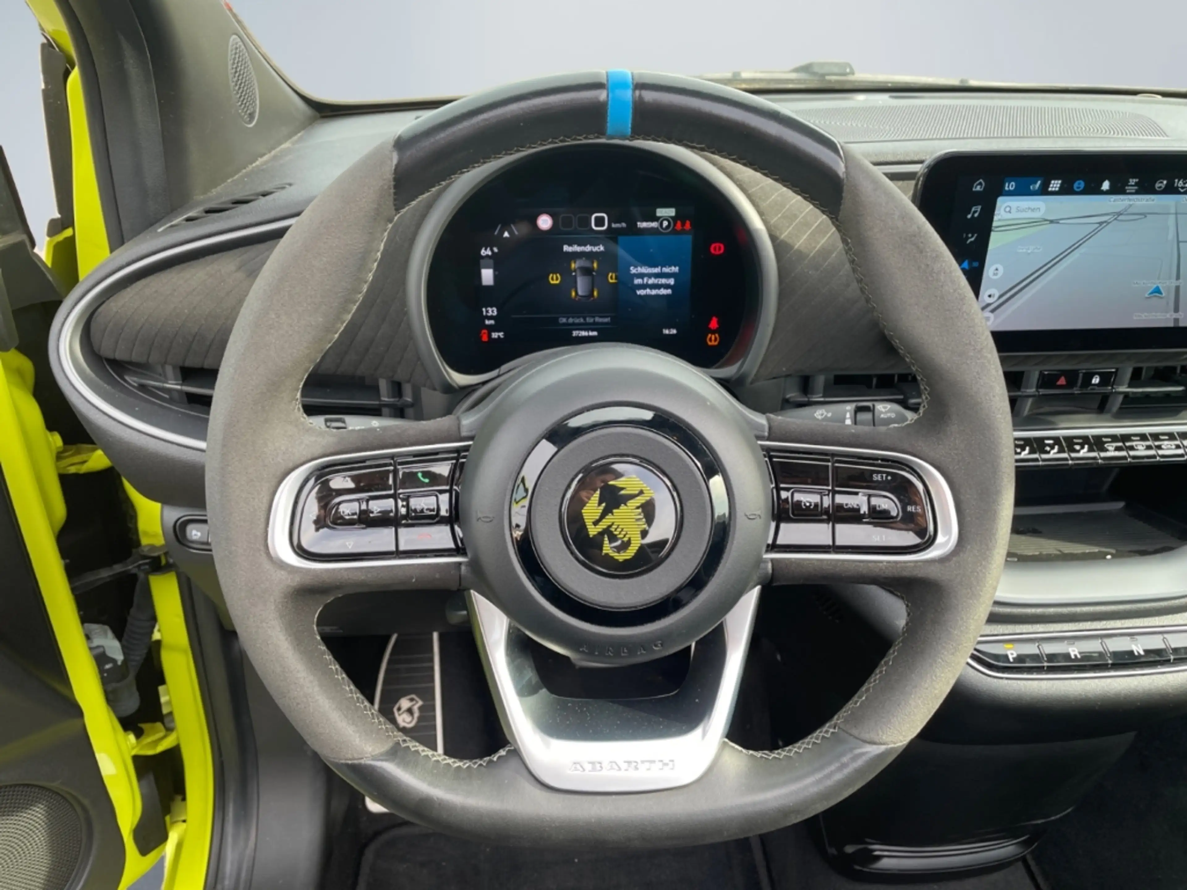 Abarth 500e Cabrio Scorpionissima Klimaautom Temp PDCv+h 360 K — photo 12
