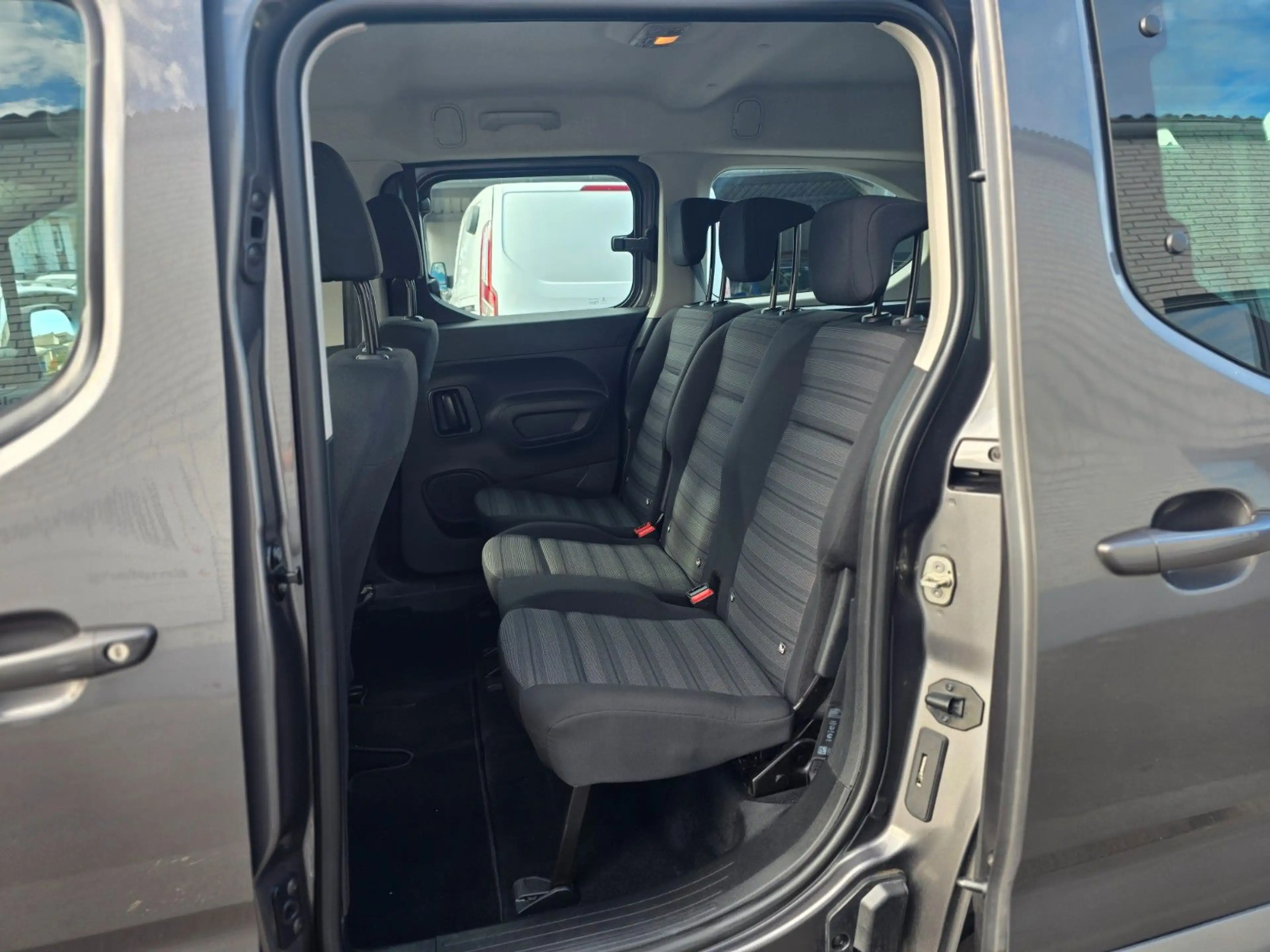 Opel Combo Life E XL 1.5 CDTI Automatik 5Sitze — photo 11