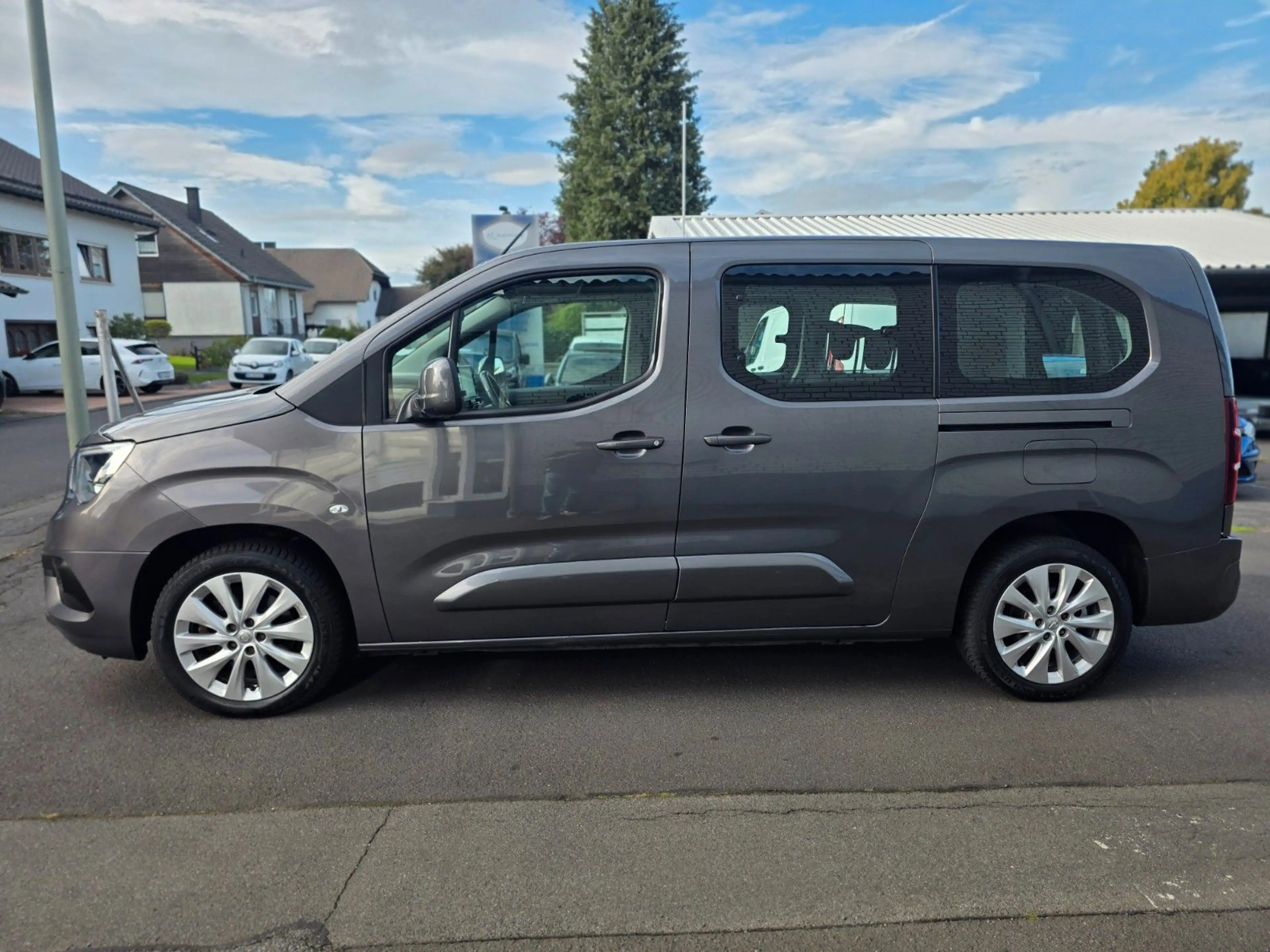 Opel Combo Life E XL 1.5 CDTI Automatik 5Sitze — photo 2
