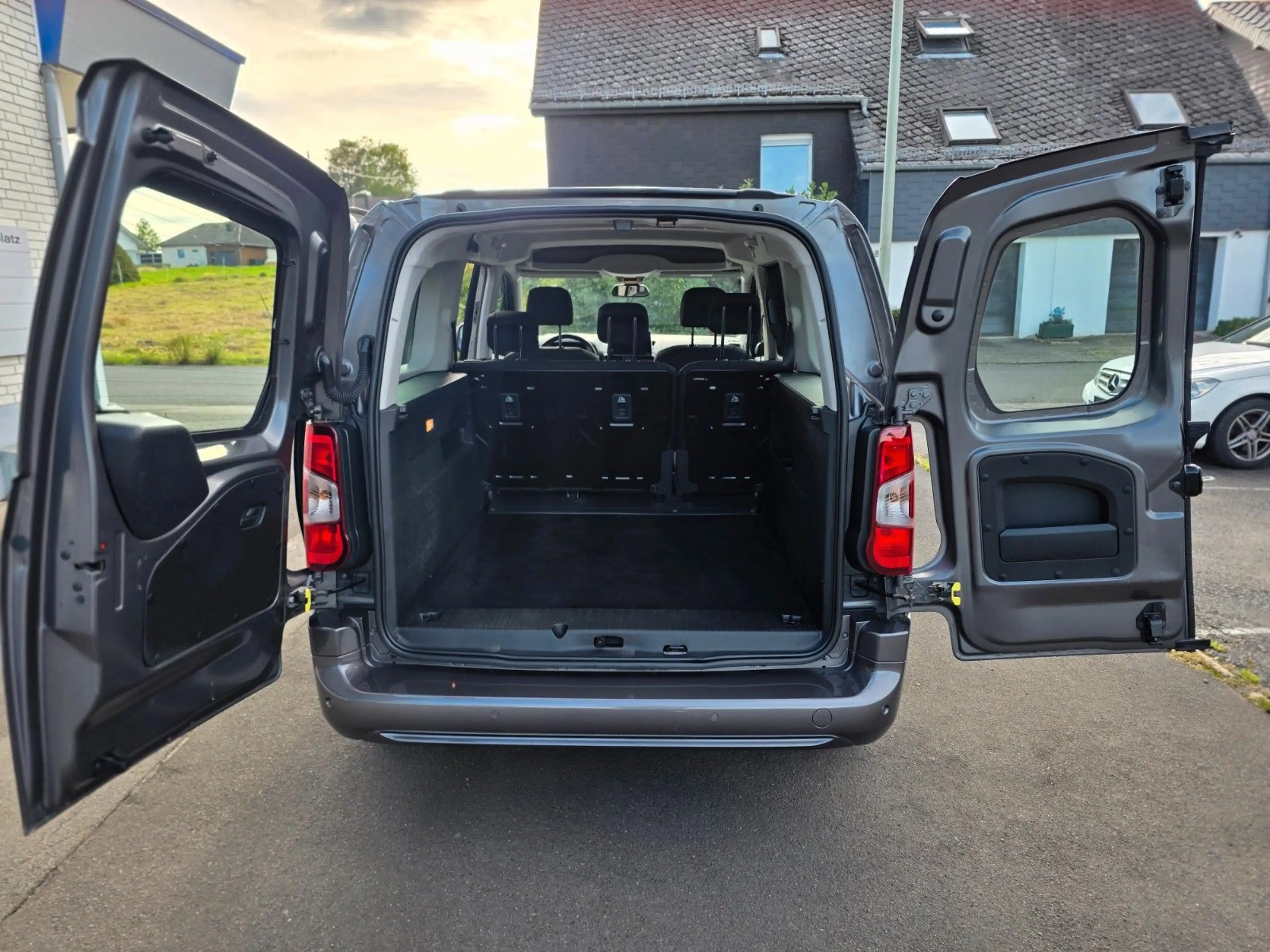 Opel Combo Life E XL 1.5 CDTI Automatik 5Sitze — photo 12