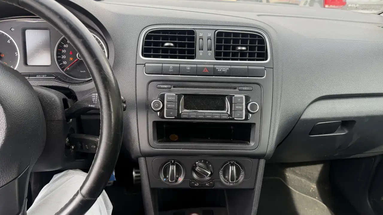 Volkswagen Polo Citadine 3 portes — photo 12