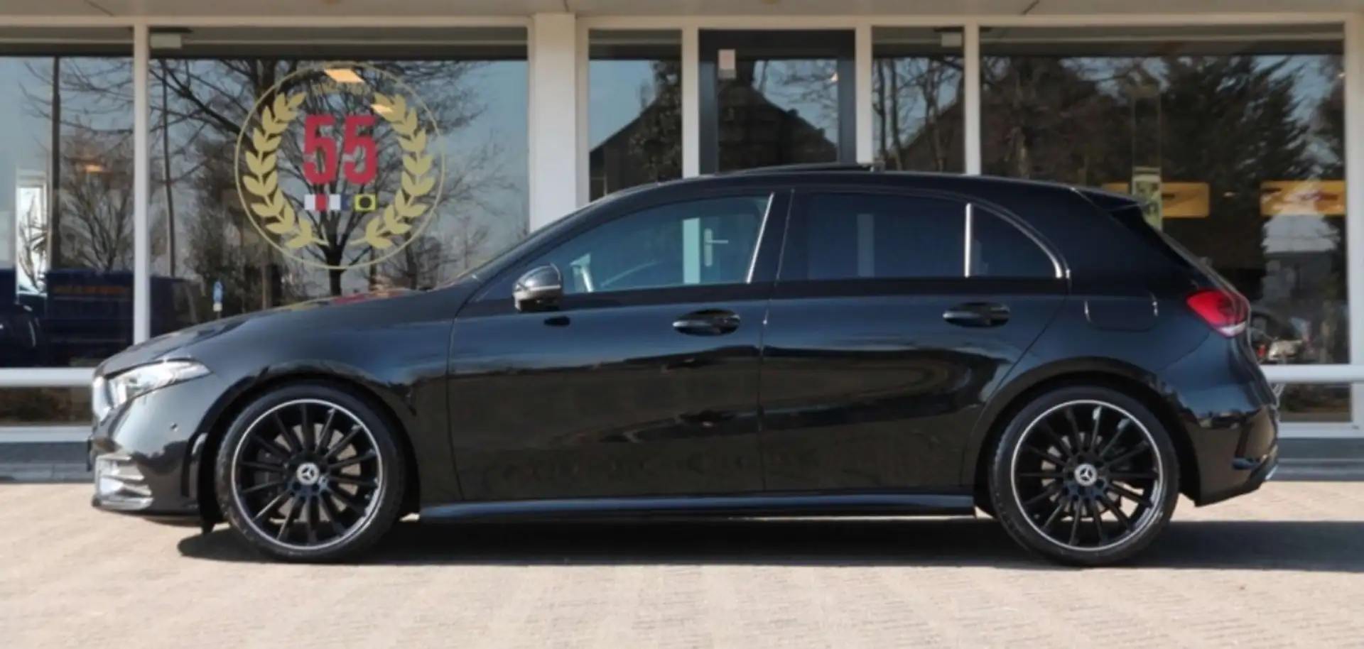 Mercedes-Benz A 250 Premium Plus crna - 2