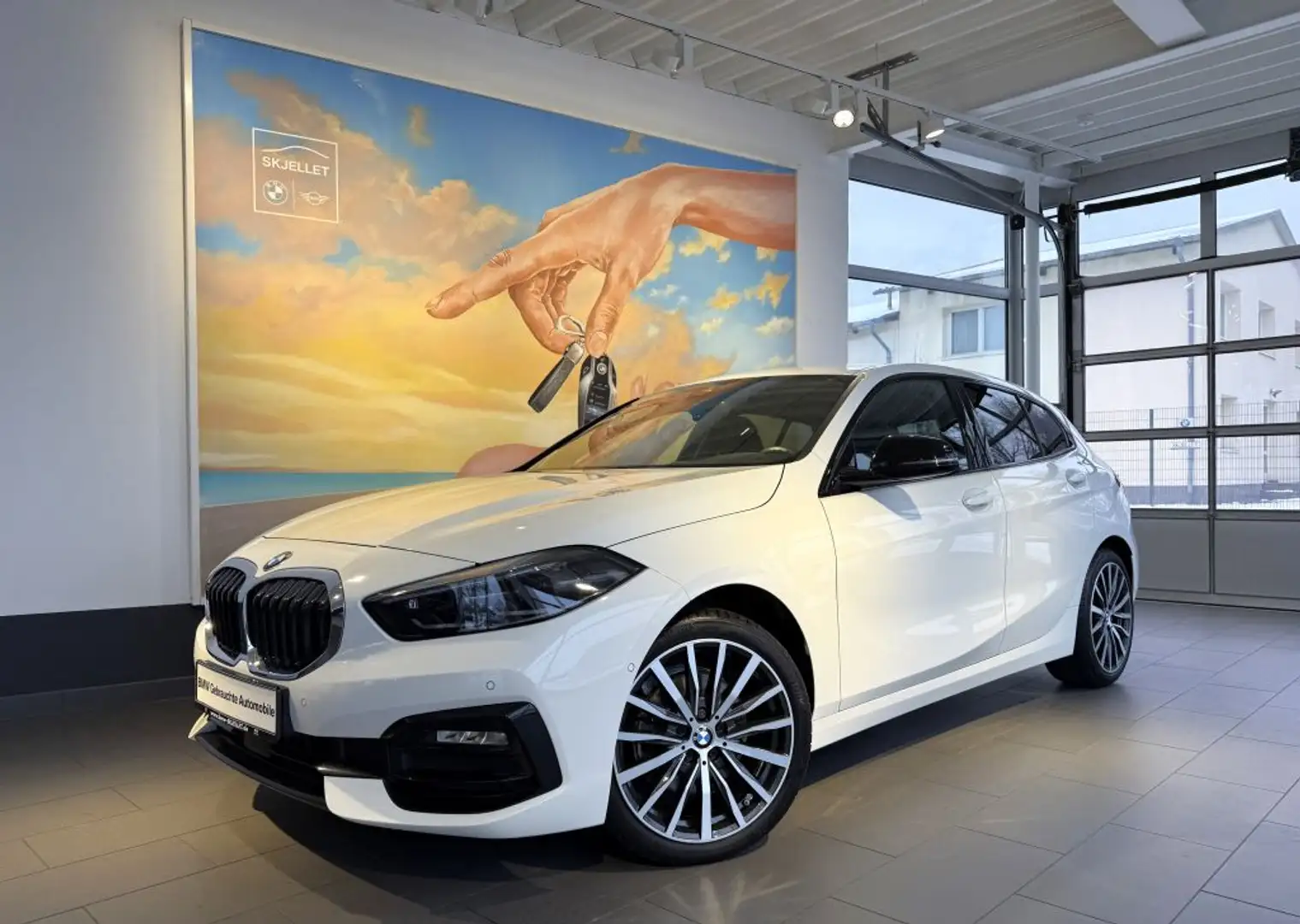 BMW 118 i Sport Line Individual HUD+KOM+HIFI+SPUR+LED Weiß - 1