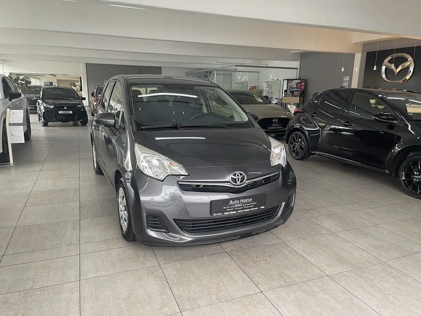 Toyota Verso-S 1.3 99PS Life Gris - 1