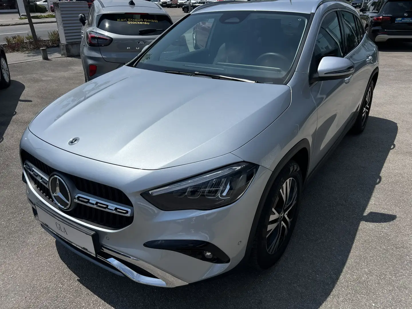 Mercedes-Benz GLA 180 GLA 180 (247.784) Grau - 2