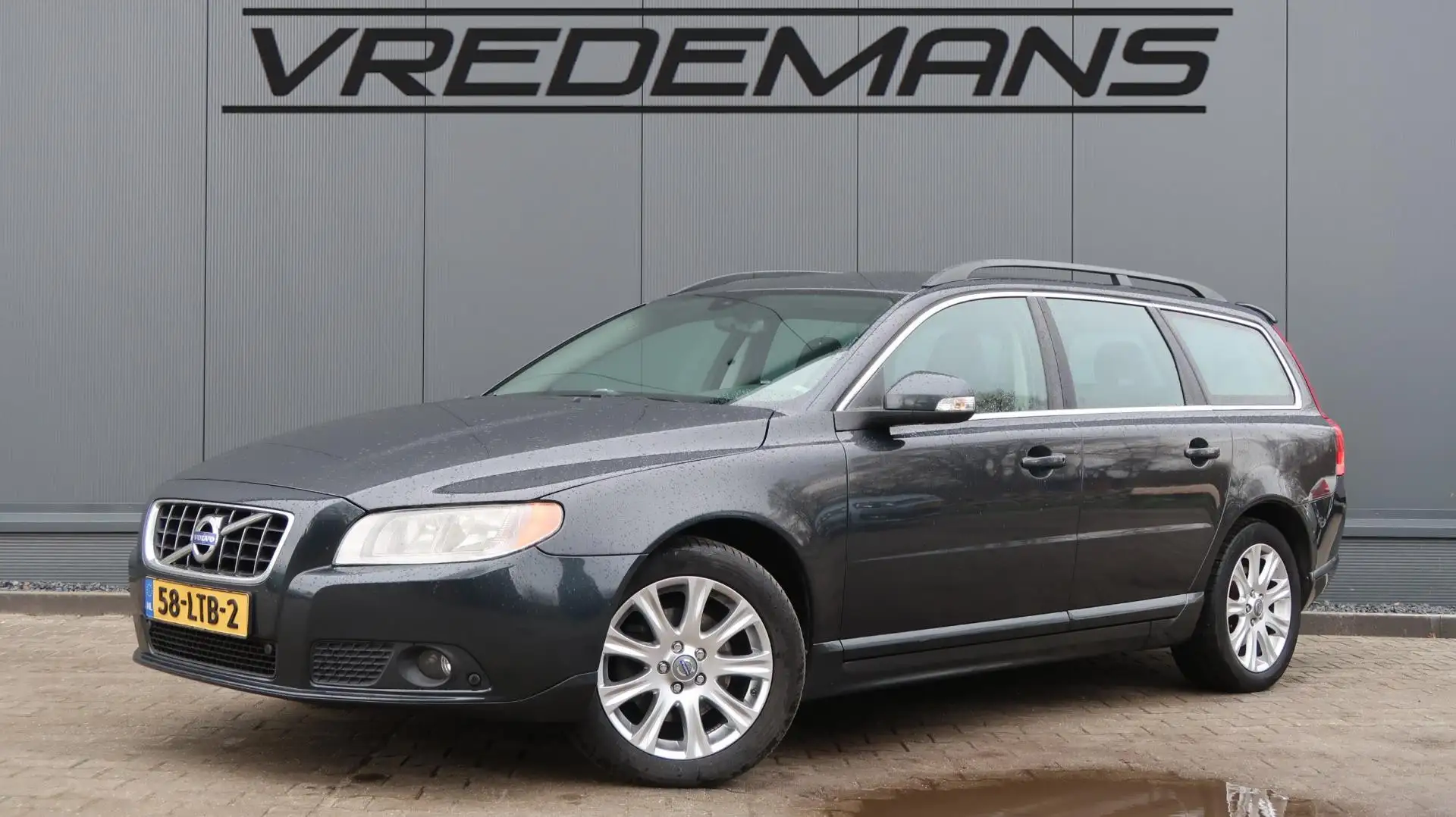 Volvo V70 2.4D Limited Edition Grijs - 1