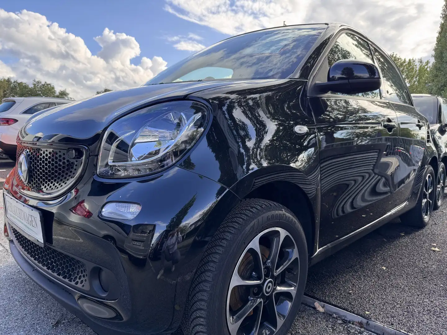 smart forFour forfour 52 kW*cool&media*passion*Sitzheizung*Alu Schwarz - 1