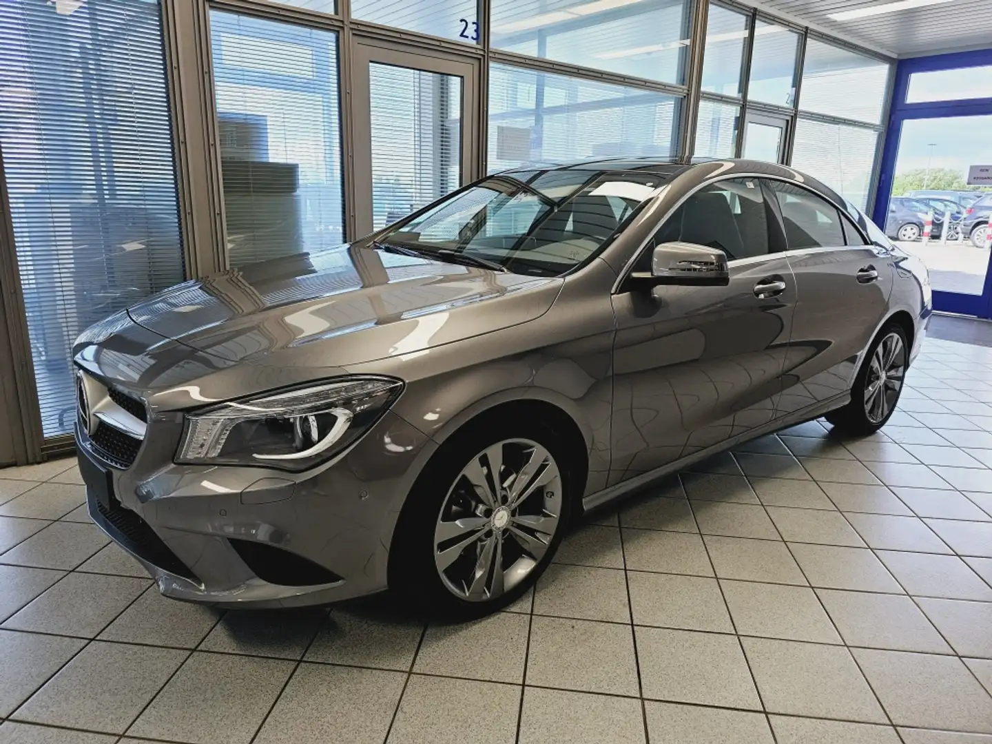 Mercedes-Benz CLA 200 Urban 1. Hand,Standheizung,Navi,Pano, Gri - 2