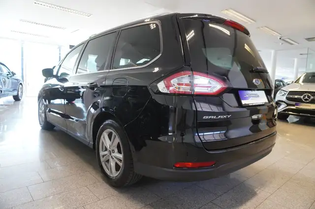 Ford Galaxy view 4