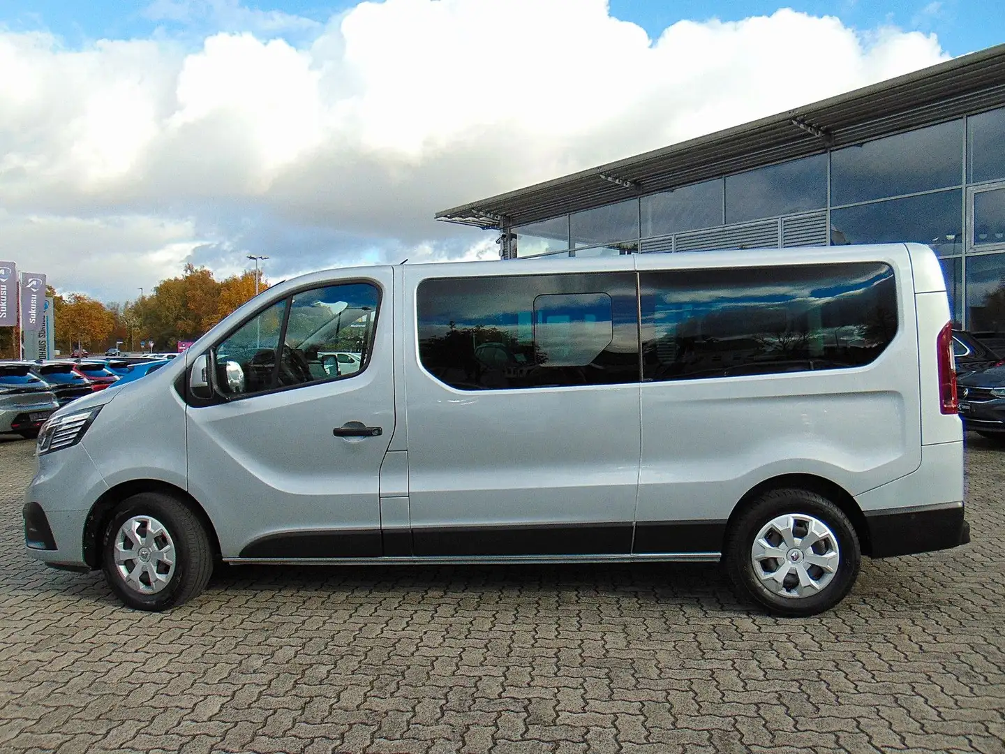 Renault Trafic Combi 2.0 dCi L2H1 Life Silber - 2
