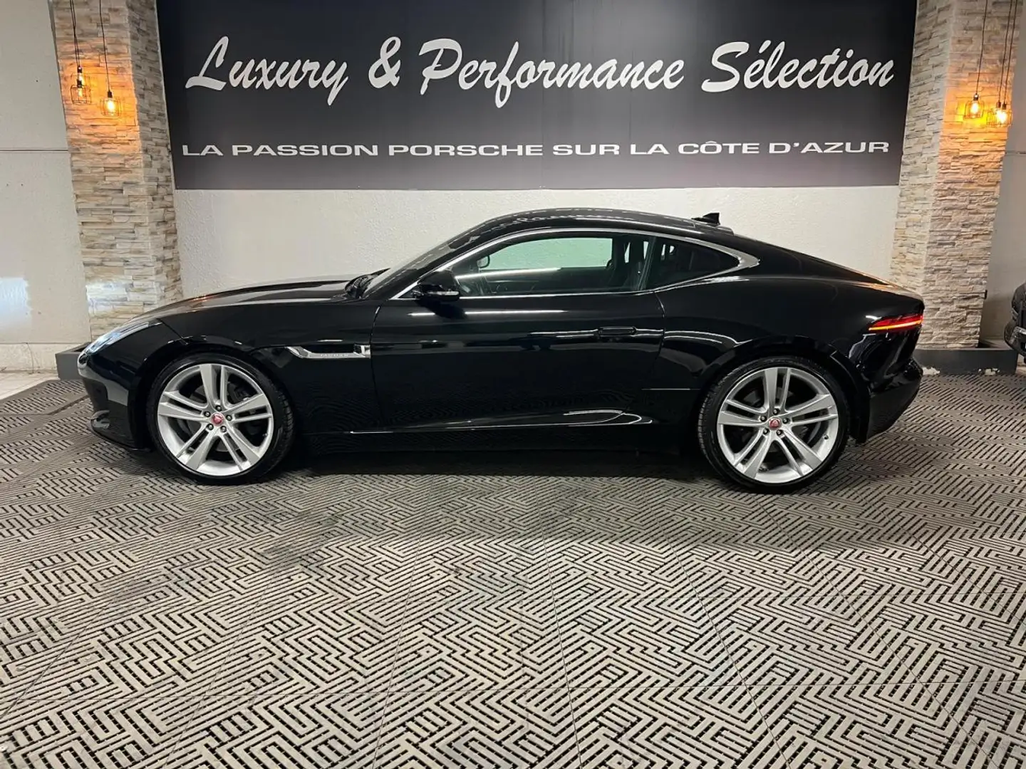 Jaguar F-Type Coupé phase II 3.0 V6 340ch - Apple car play - Echap Sport - Jantes 20 Noir - 2