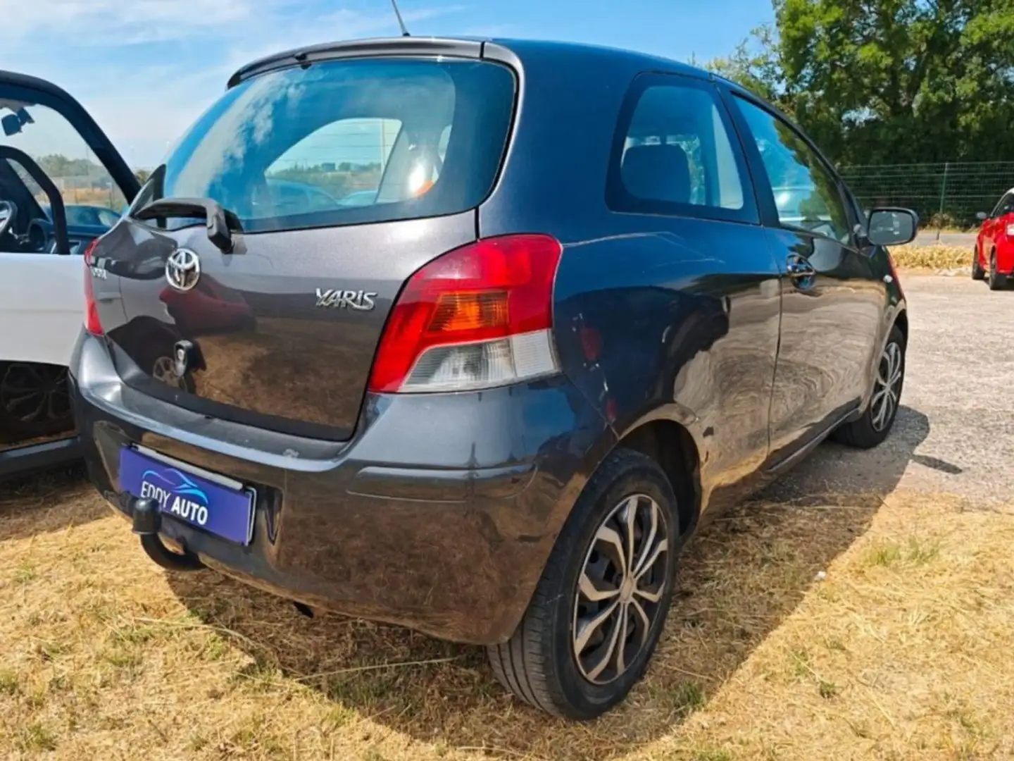 Toyota Yaris 1.3 vvti Gris - 2
