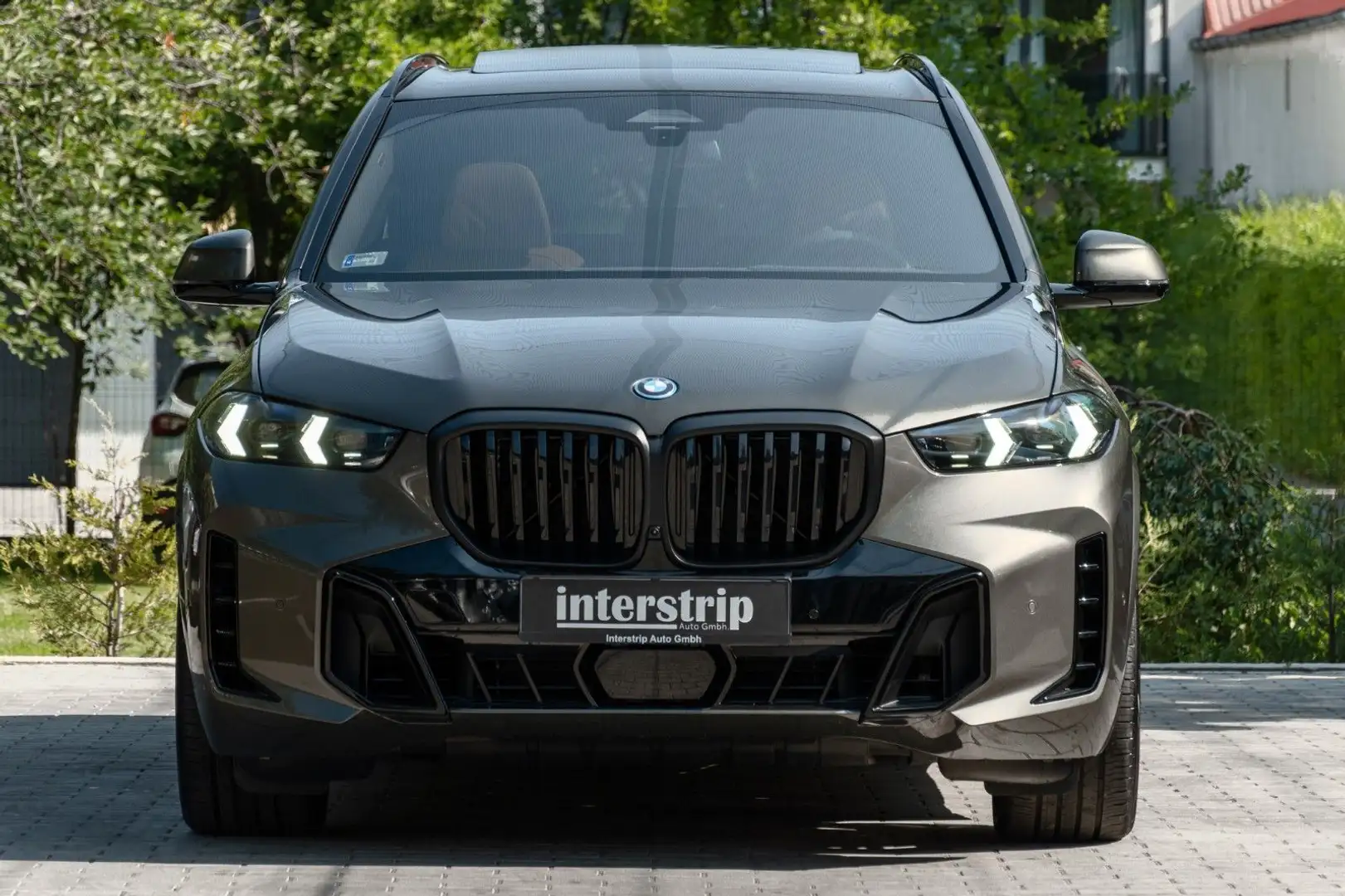 BMW X5 50e M SPORT.LUFTF.PANO.DR.ASS.360.H/K.AHK.22" Grün - 2