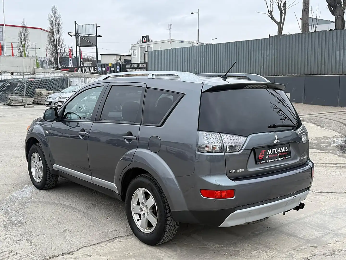 Mitsubishi Outlander 2,0 DI-D | VOLL FAHRBEREIT | Grau - 2