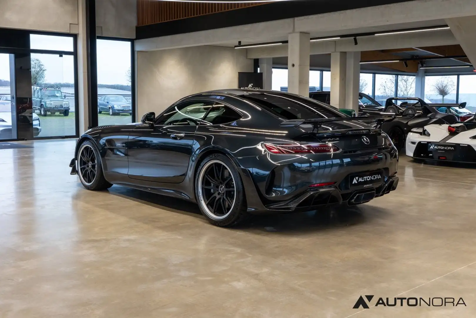 Mercedes-Benz AMG GT R Coupe PRO Schwarz - 2