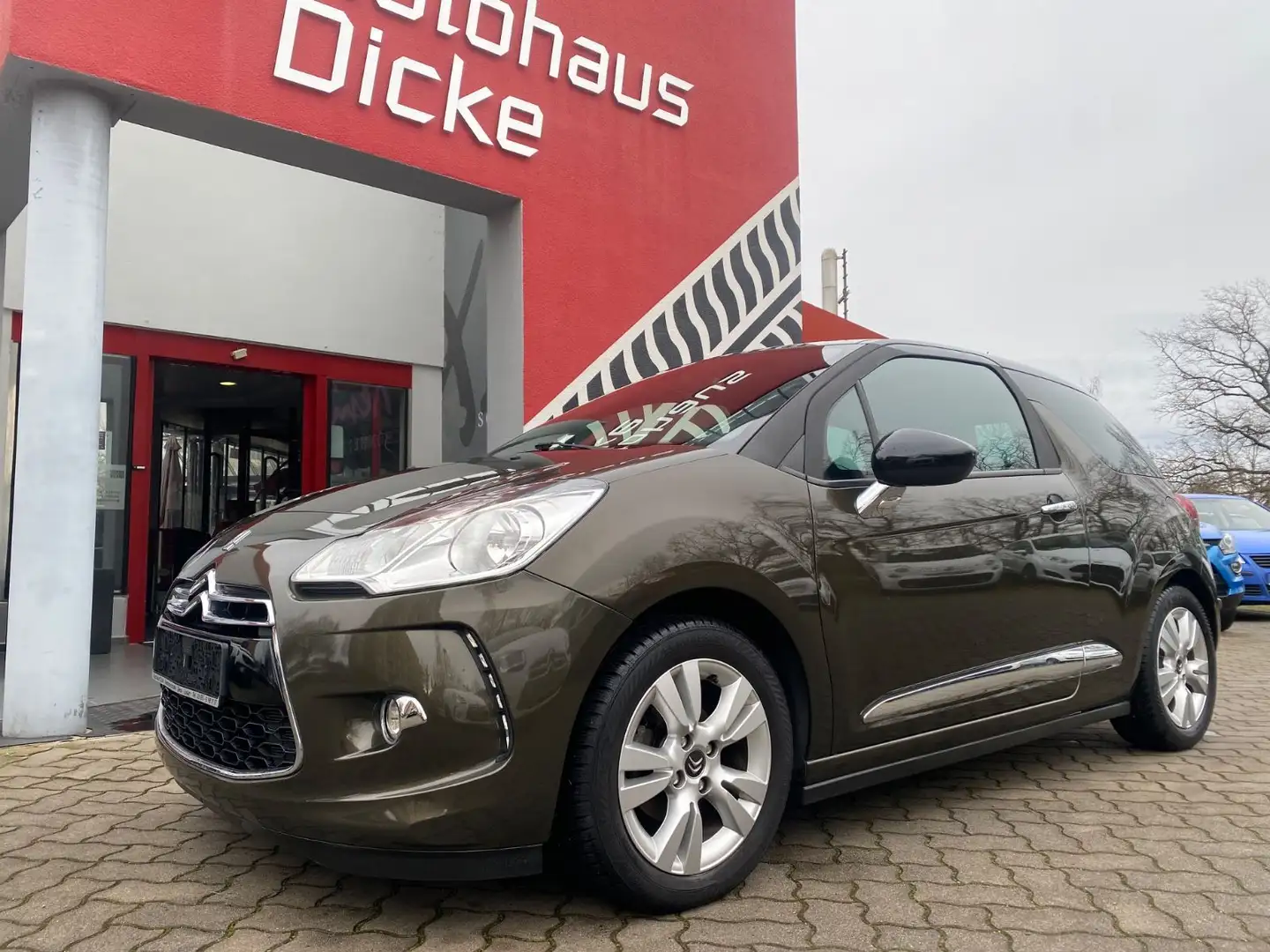 Citroen DS3 SoChic Klimaautom Tempom PDC NUR 32tkm Braun - 1