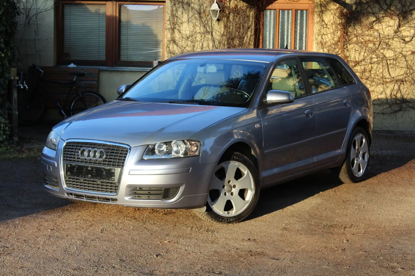 Audi A3 Sportback 2.0 FSI Ambiente*TÜV NEU*Automatik Silber - 1