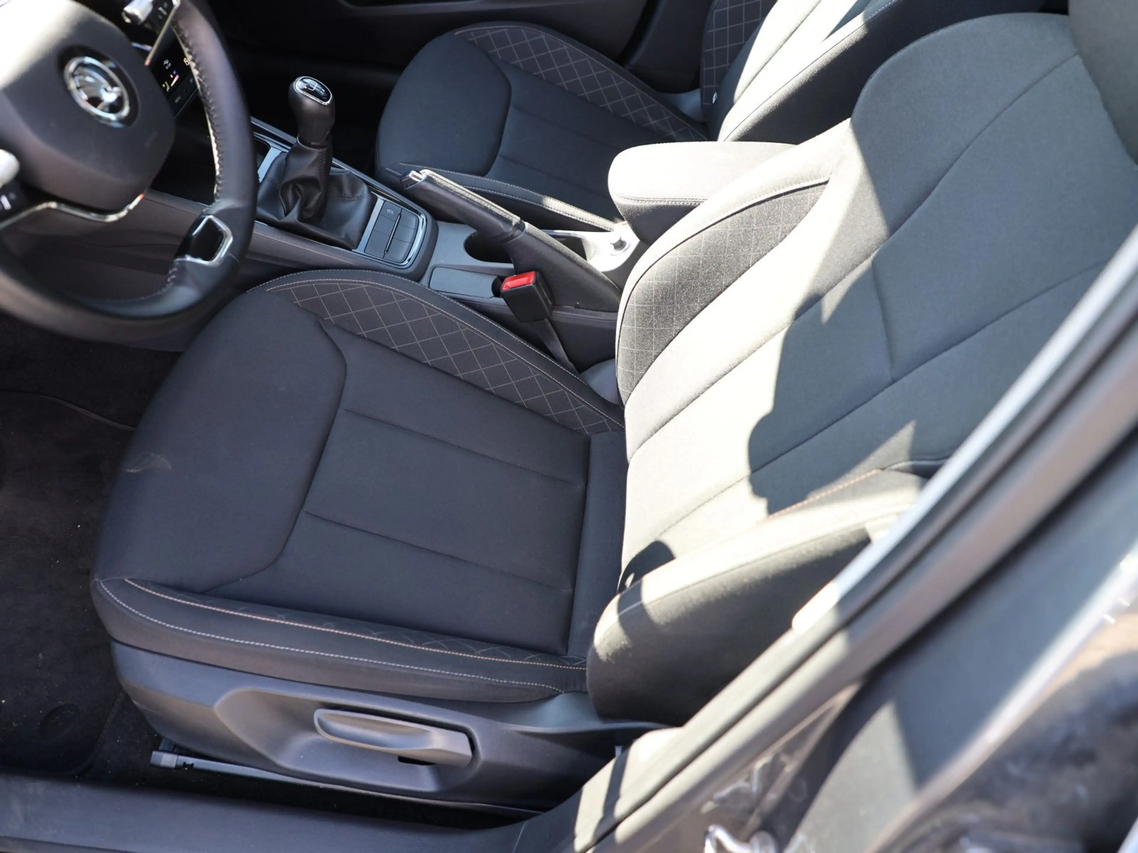 Skoda Kamiq Selection 1.0TSI EPH LED GRA — photo 12