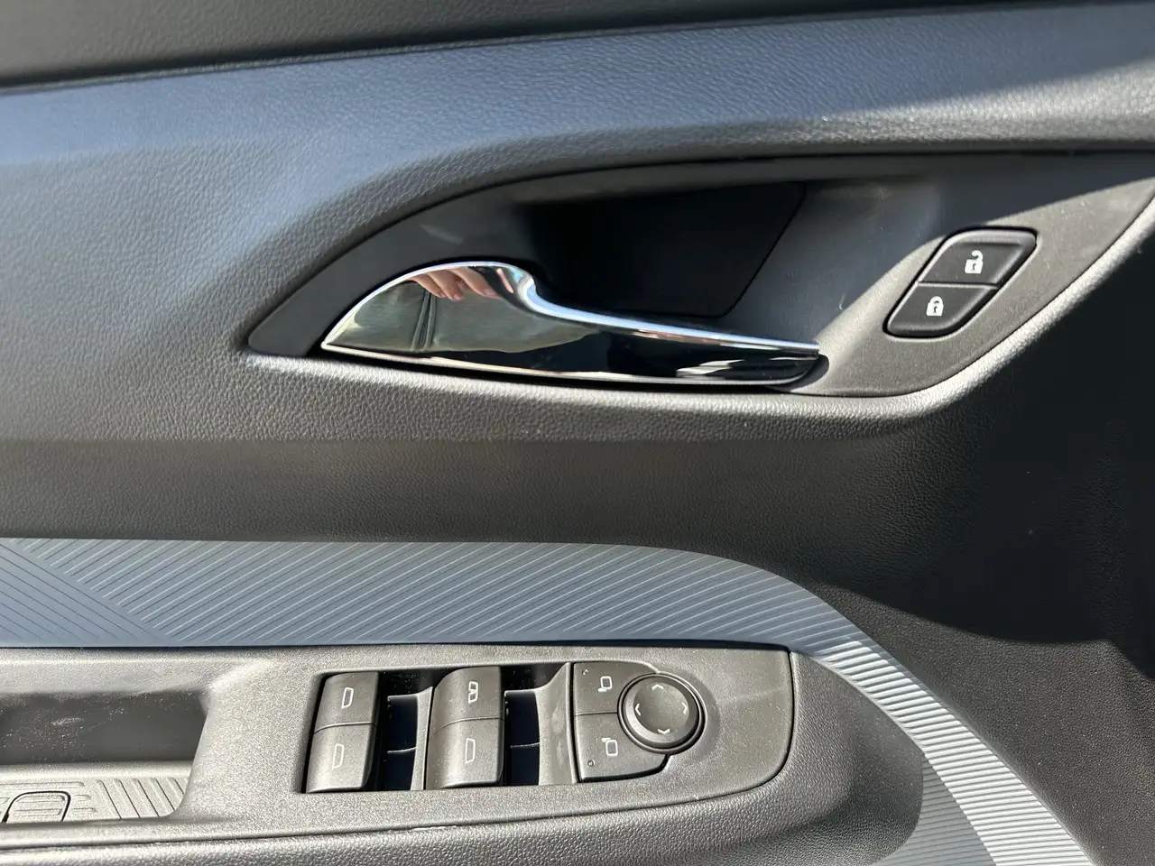 Chevrolet Bolt photo Chevrolet Bolt