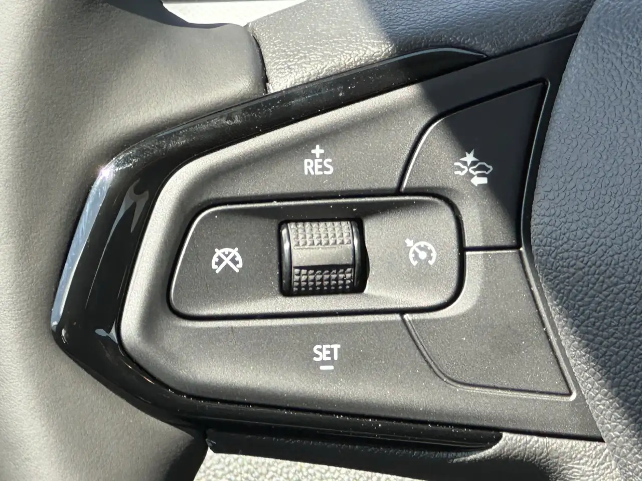 Chevrolet Bolt photo Chevrolet Bolt